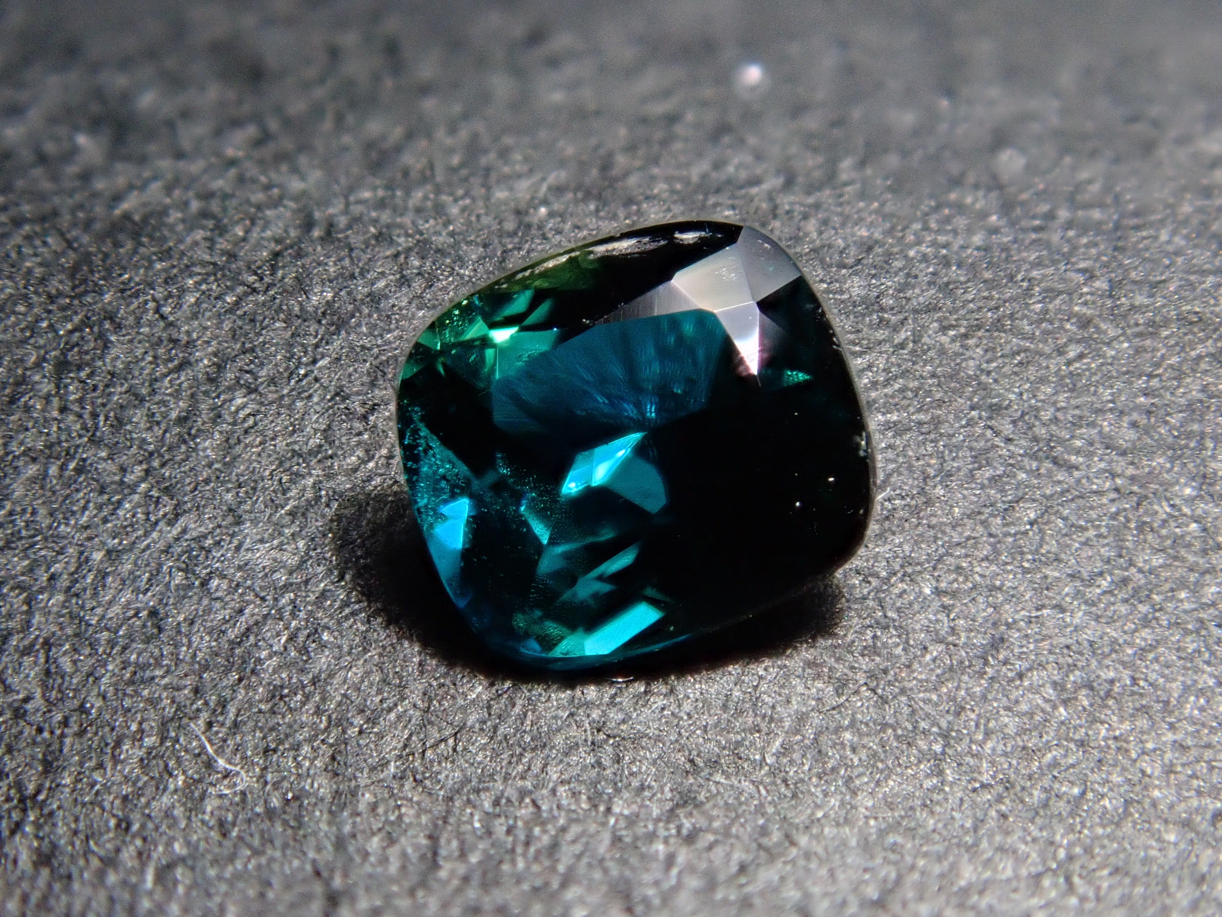 【12/29 22時販売】パキスタン産ラズライト（天藍石） 0.171ctルース