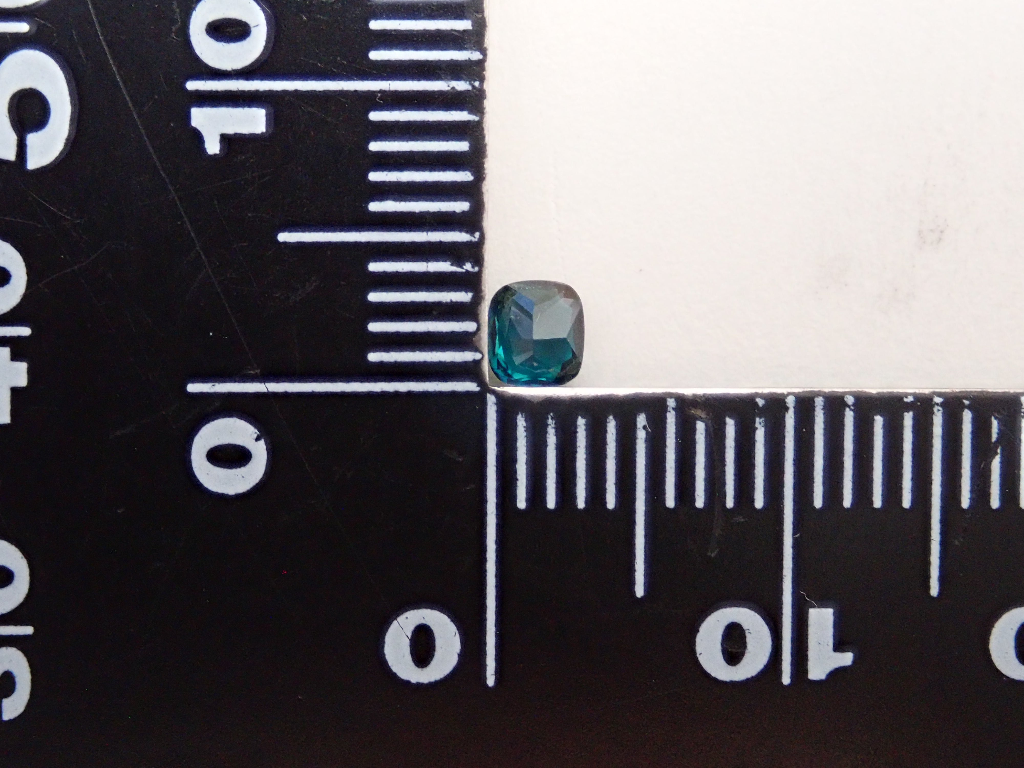 【12/29 22時販売】パキスタン産ラズライト（天藍石） 0.171ctルース