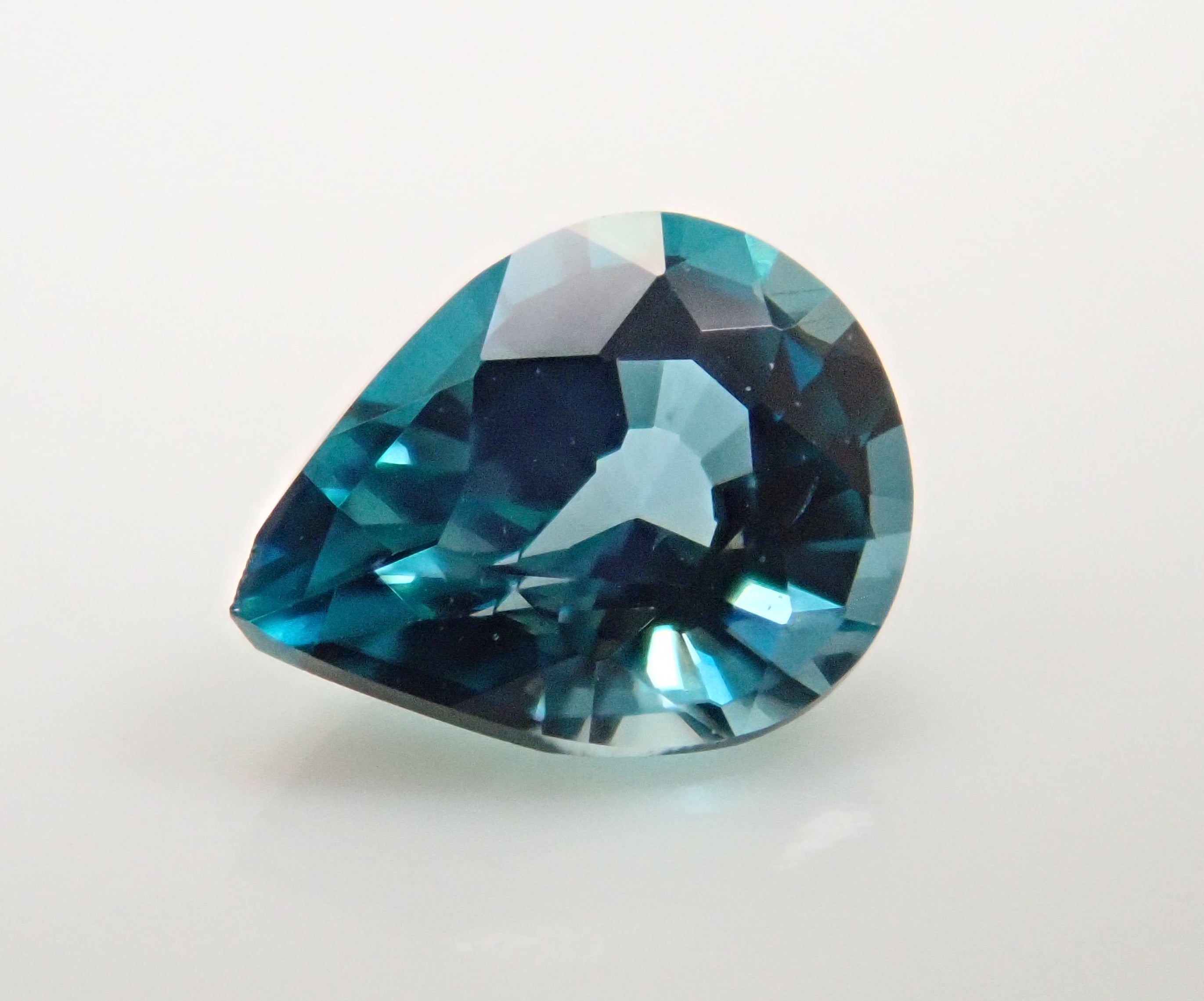 【12/29 22時販売】マダガスカル産グランディディエライト 0.169ctルース