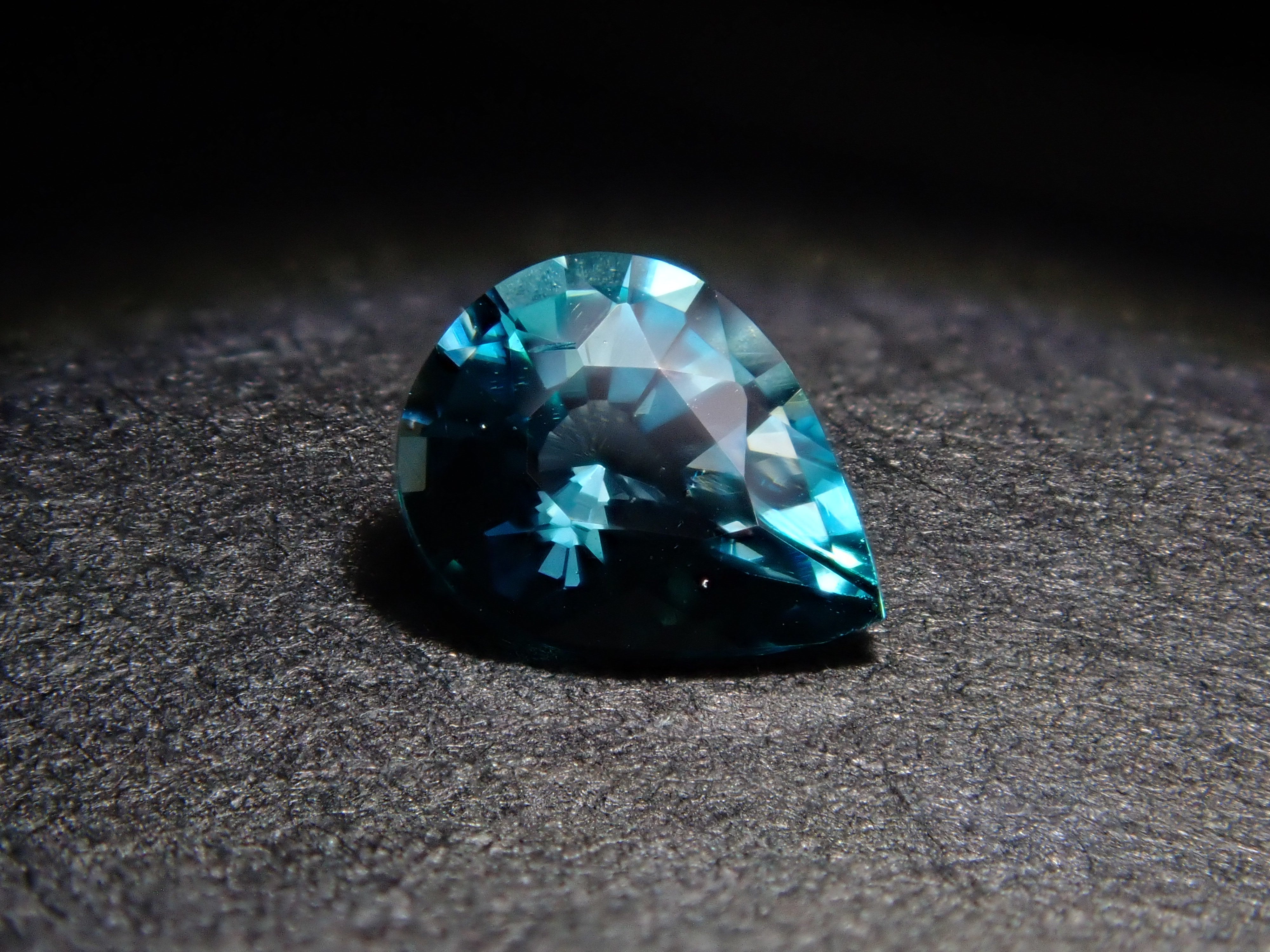 【12/29 22時販売】マダガスカル産グランディディエライト 0.169ctルース