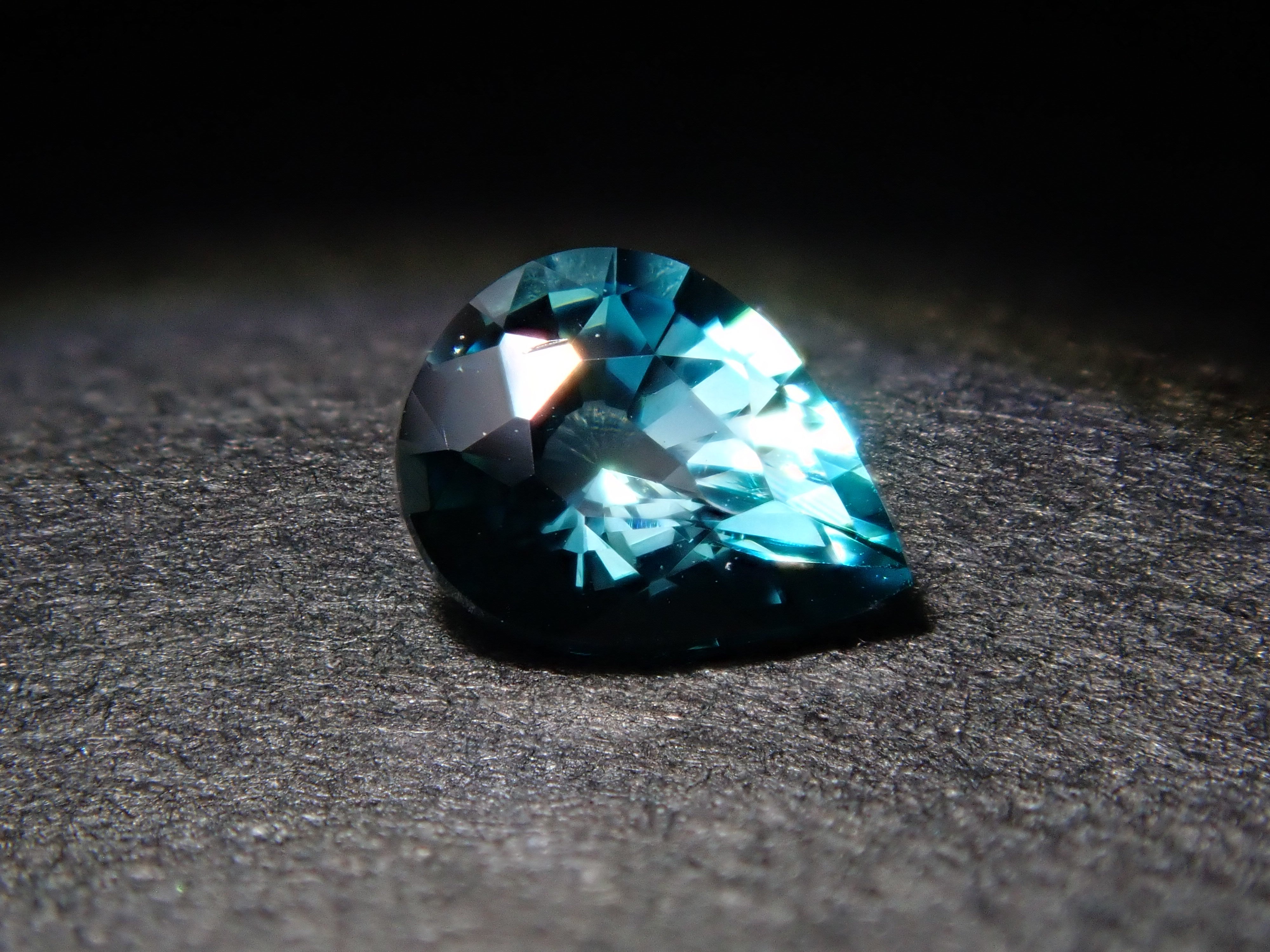 【12/29 22時販売】マダガスカル産グランディディエライト 0.169ctルース