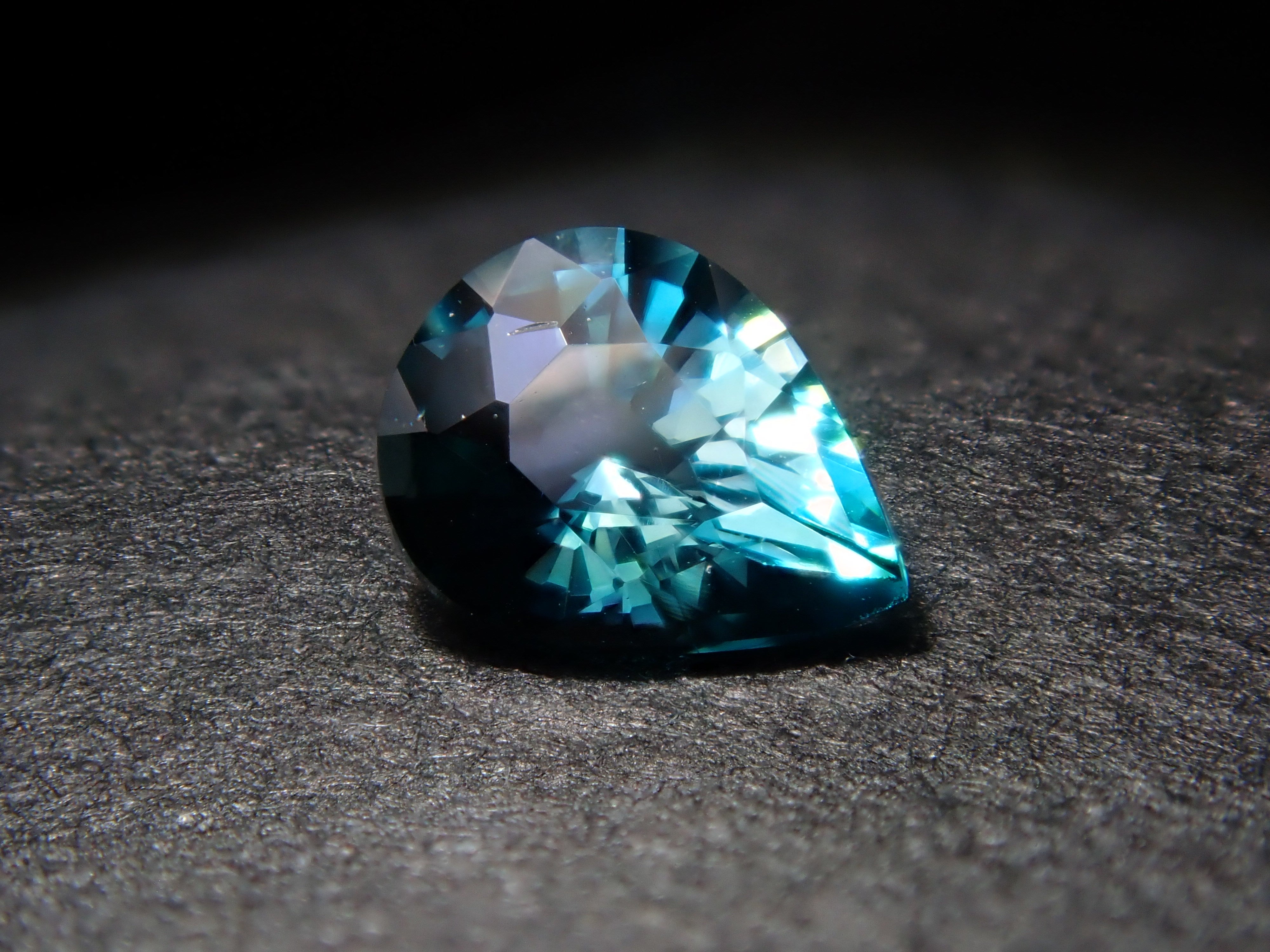 【12/29 22時販売】マダガスカル産グランディディエライト 0.169ctルース