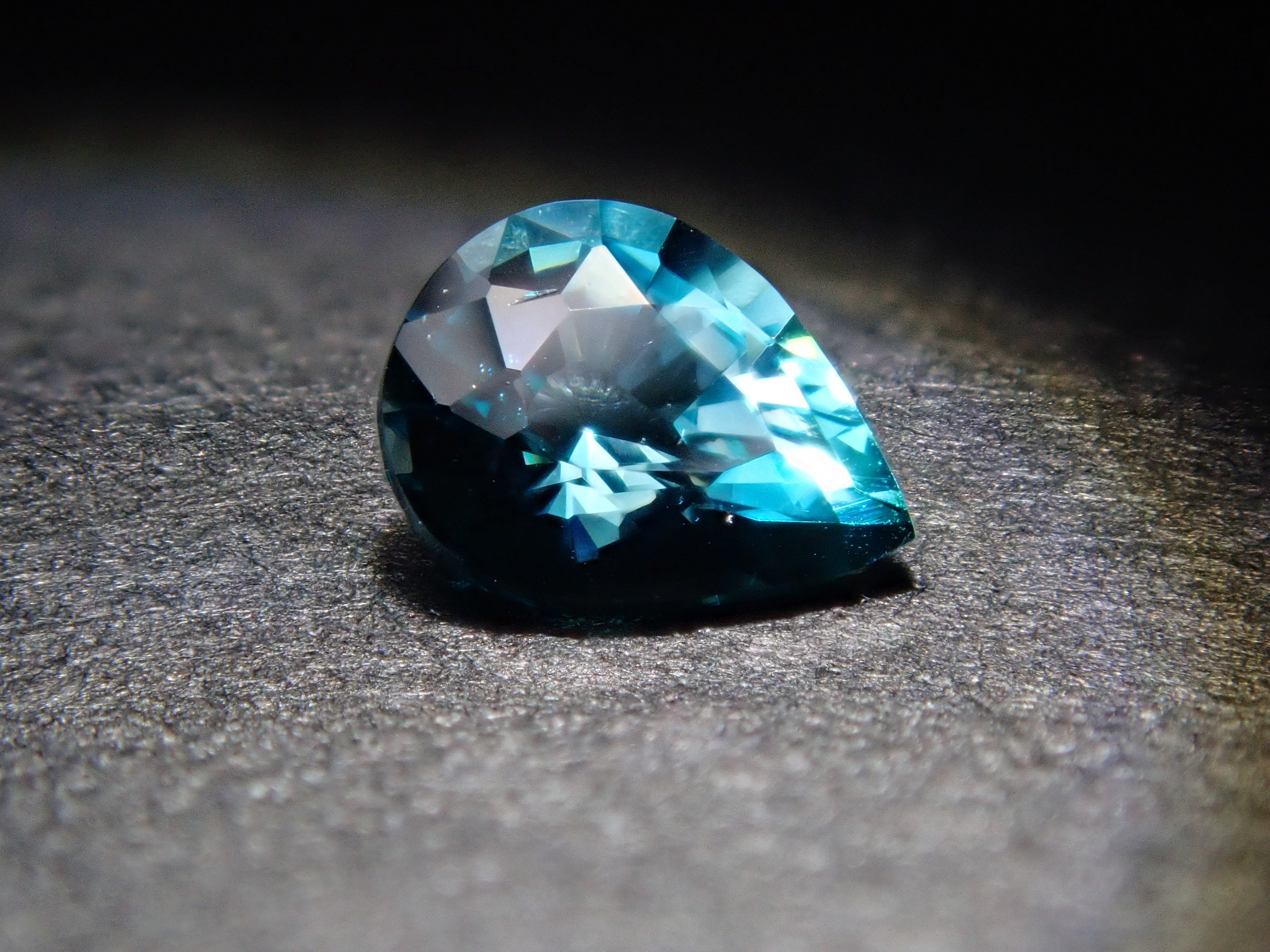 【12/29 22時販売】マダガスカル産グランディディエライト 0.169ctルース