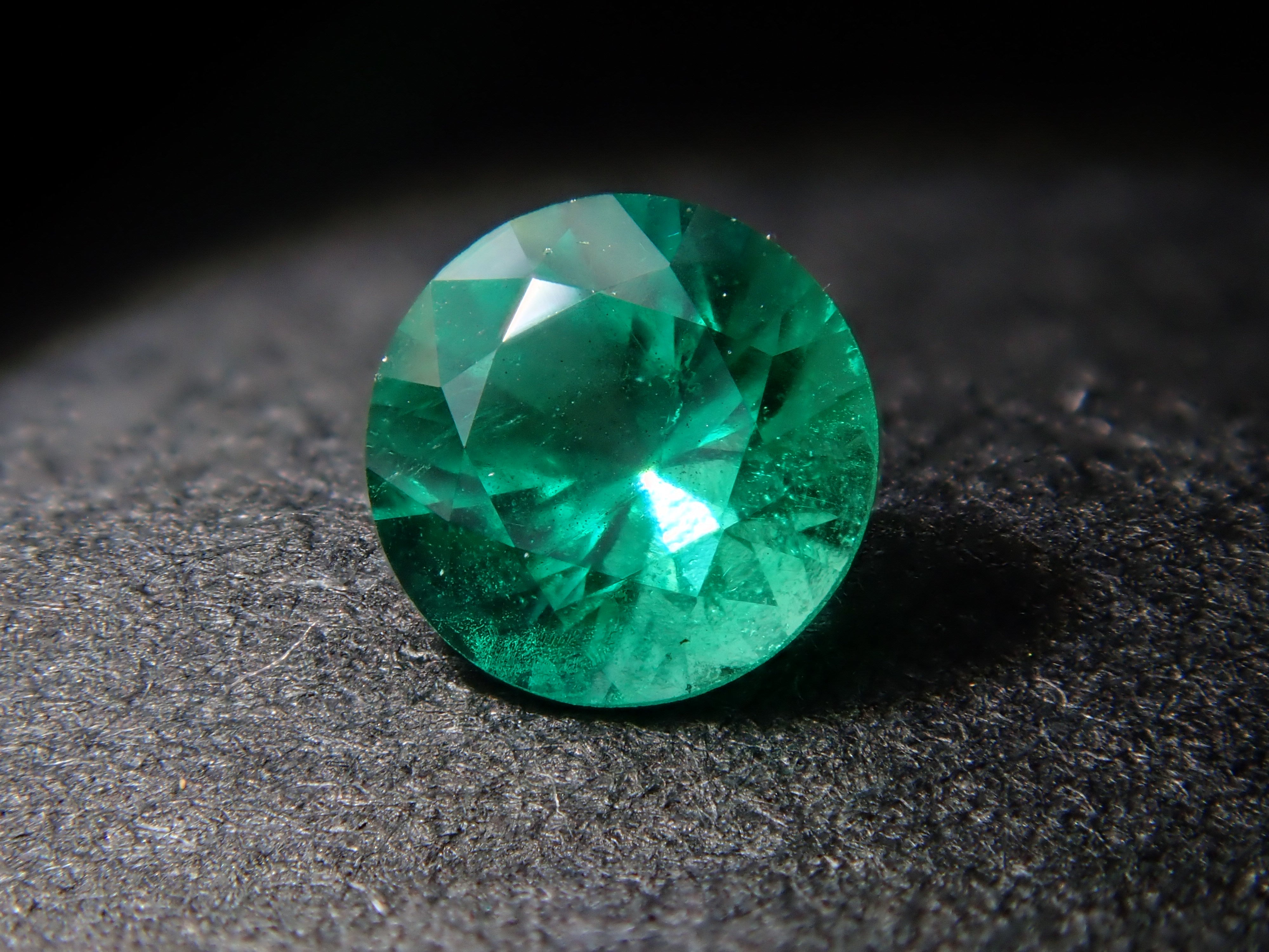 【12/29 22時販売】コロンビア産エメラルド 3.3mm/0.131ctルース