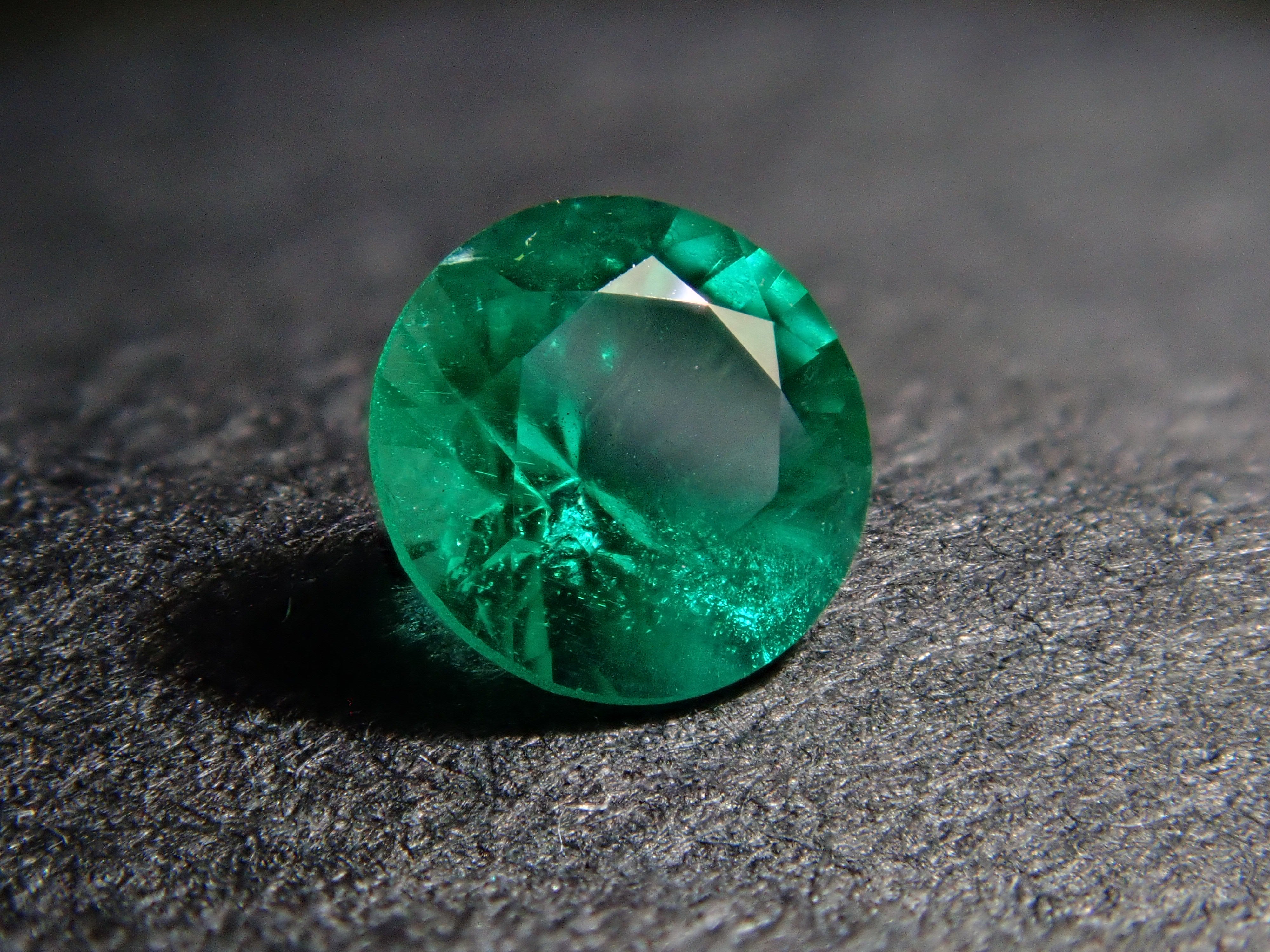 【12/29 22時販売】コロンビア産エメラルド 3.3mm/0.131ctルース