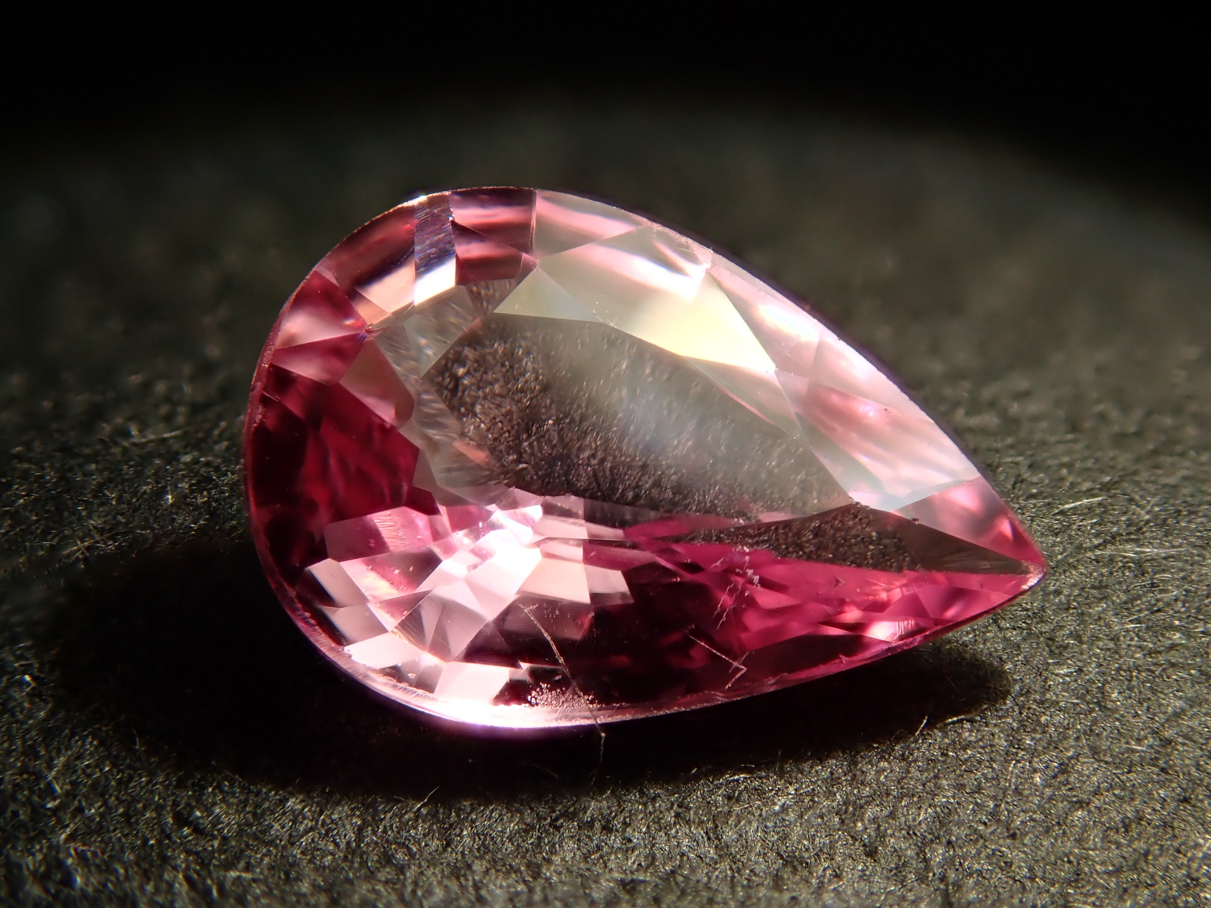 マダガスカル産パパラチアサファイア 0.524ctルース DGL鑑