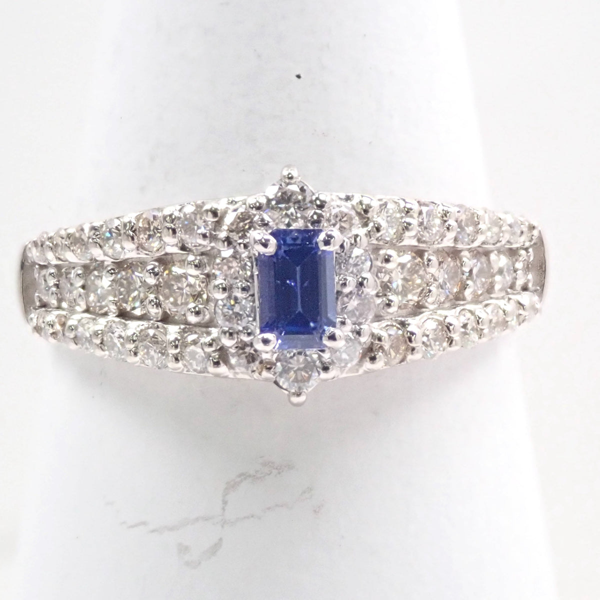 Pt900ベニトアイト0.152ct・ダイヤモンド0.58ctリング