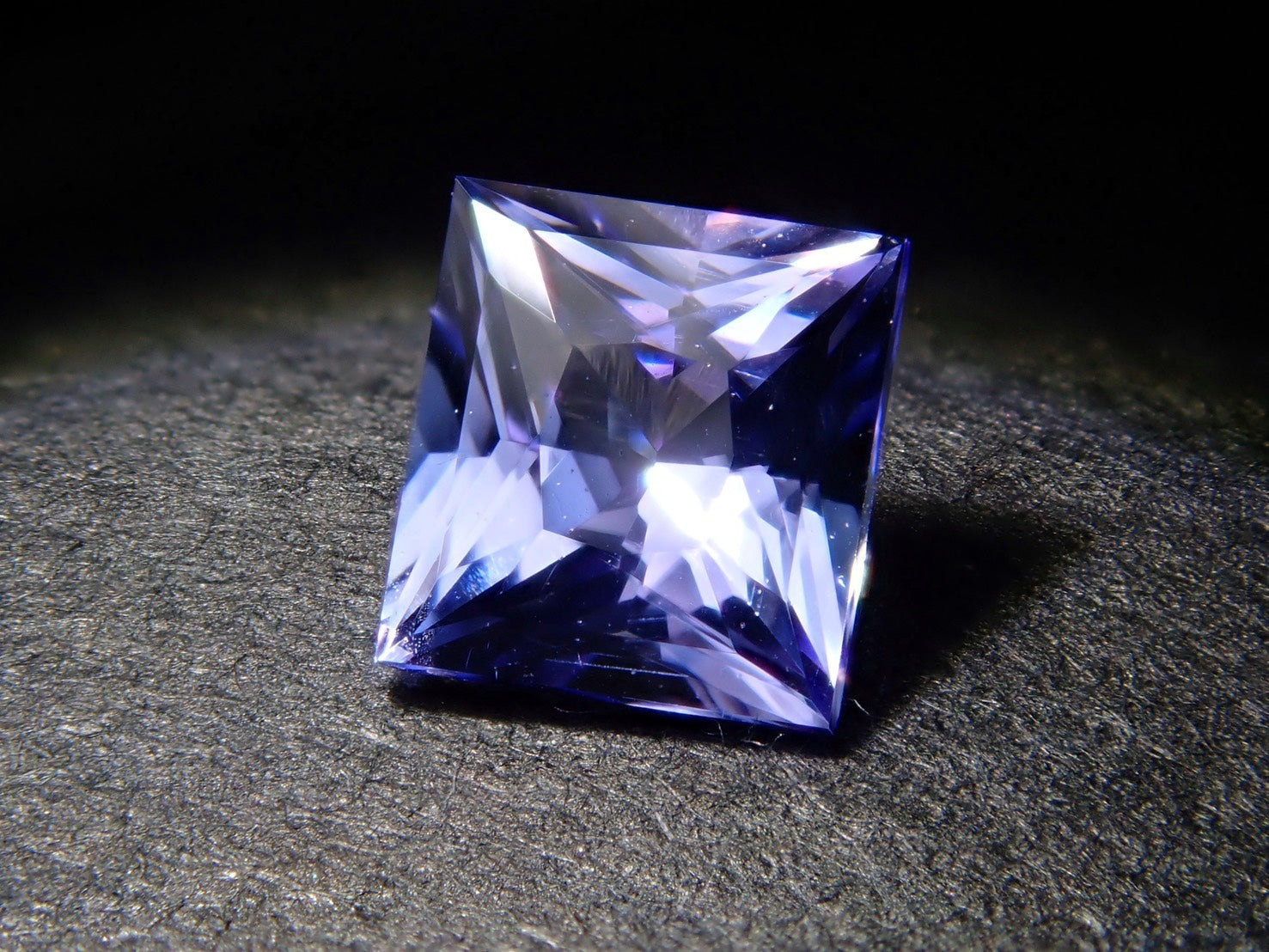 [12559124] 來自坦尚尼亞的坦尚石 0.296 克拉裸石