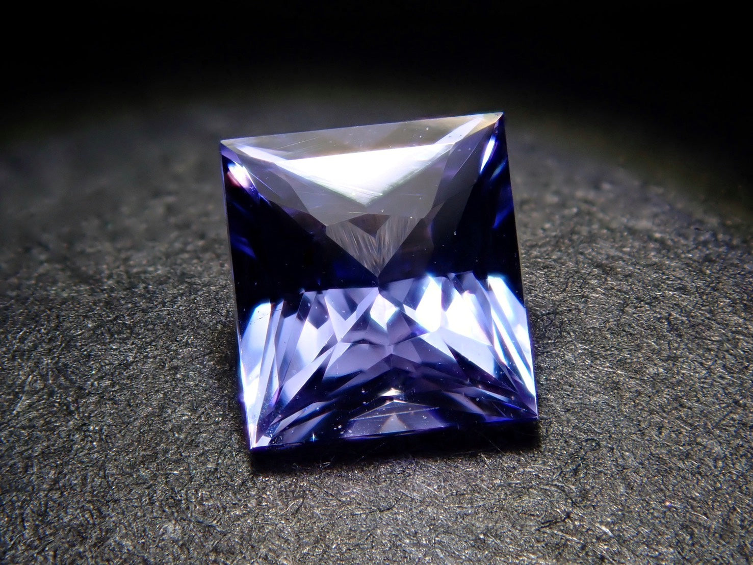 【2/18 22時販売】タンザニア産タンザナイト 0.296ctルース