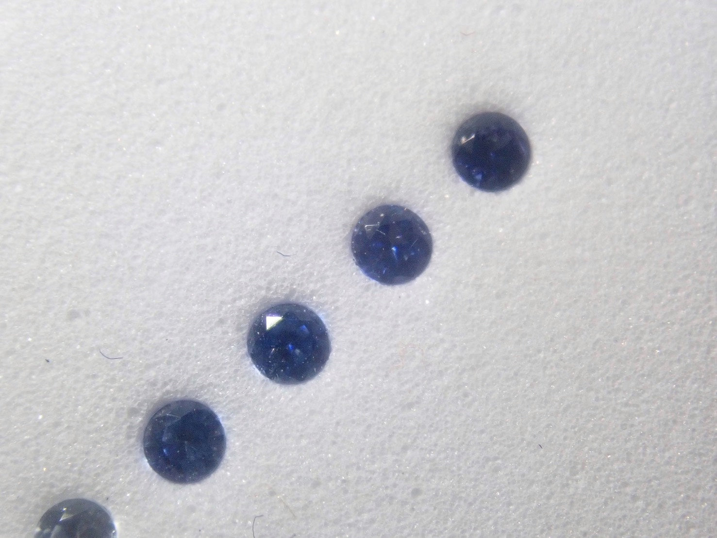 Benitoite Gradation 6 Stone Set (2.0mm, Round Cut, Including Top Quality) 《Multiple Purchase Discount Available》