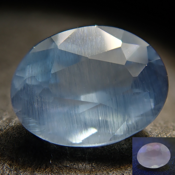 產自辛巴威的藍色磷灰石（UV 型）0.539 克拉散裝