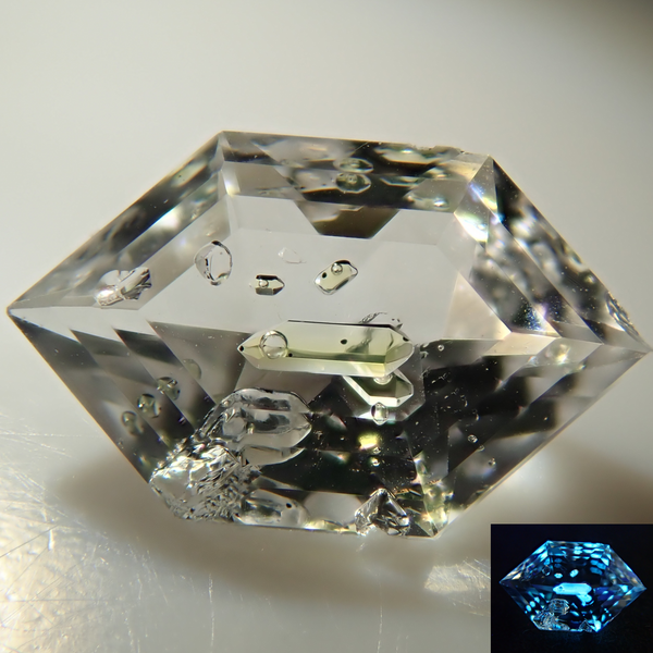 [On sale at 22:00 on 5/13] Pakistani oil in quartz 0.275ct loose stone (moving bubbles)