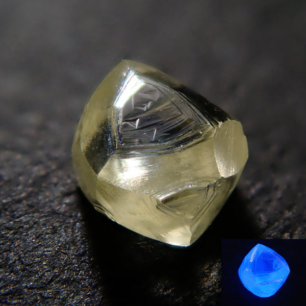 來自南非的鑽石（Makable）0.153 克拉原石（Trigon）
