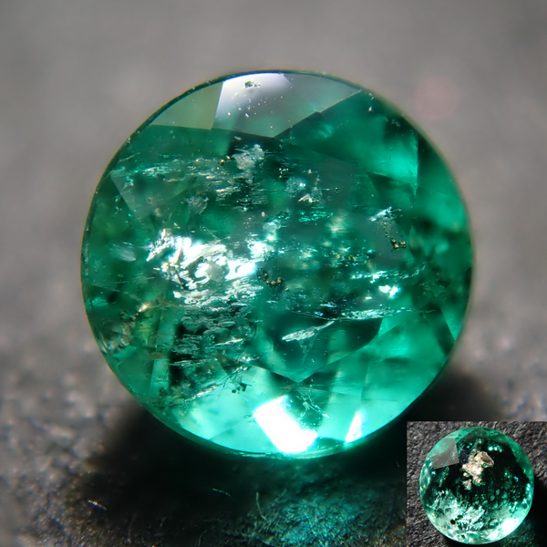 [On sale at 22:00 on 5/16] Colombian pyrite in emerald 4mm/0.204ct loose stone
