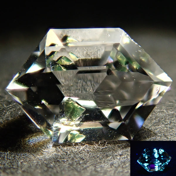 Pakistani oil-in quartz 0.427ct loose (type with moving bubbles)