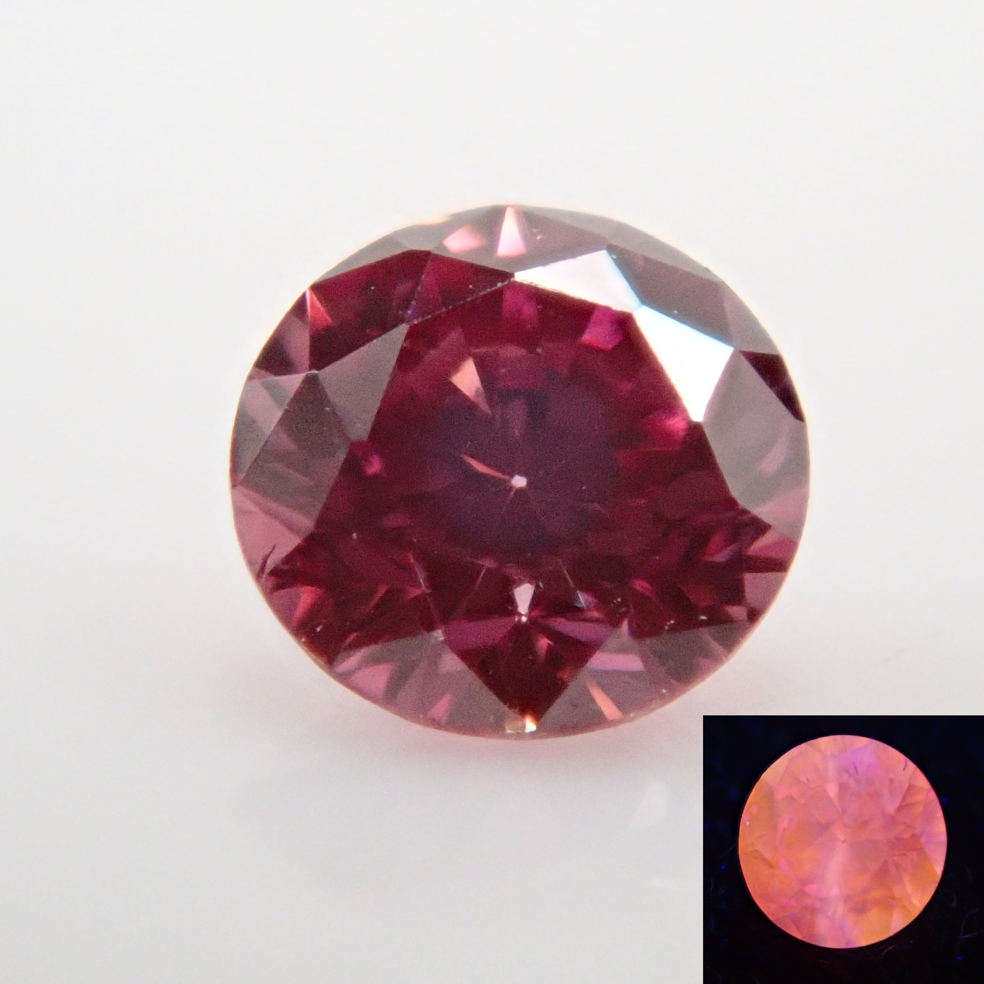 Fancy Vivid Pink Diamond (Treatment) 2mm/0.030ct Loose (FANCY VIVID PURPLISH PINK, VS-2)