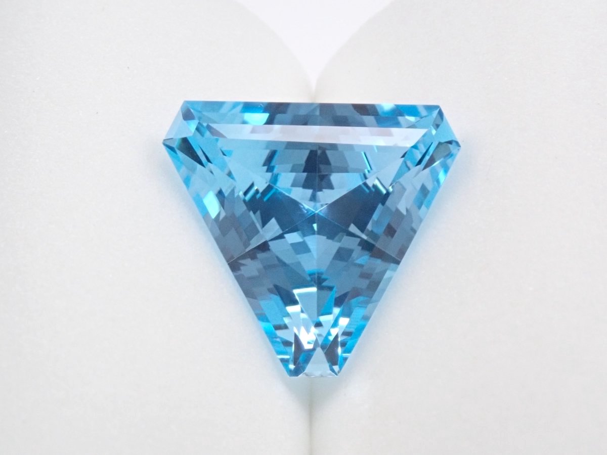 [On sale at 10pm on 10/19] Brazilian Swiss Blue Topaz 13.26ct Loose