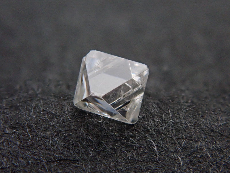 (R0518-1)『Vividイエロー』天然ダイアモンド　0.061ct