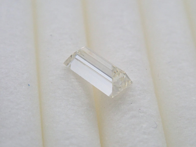 ダイヤモンド 0.222ctルース(H, VS1,バケットカット) – カラッツSTORE