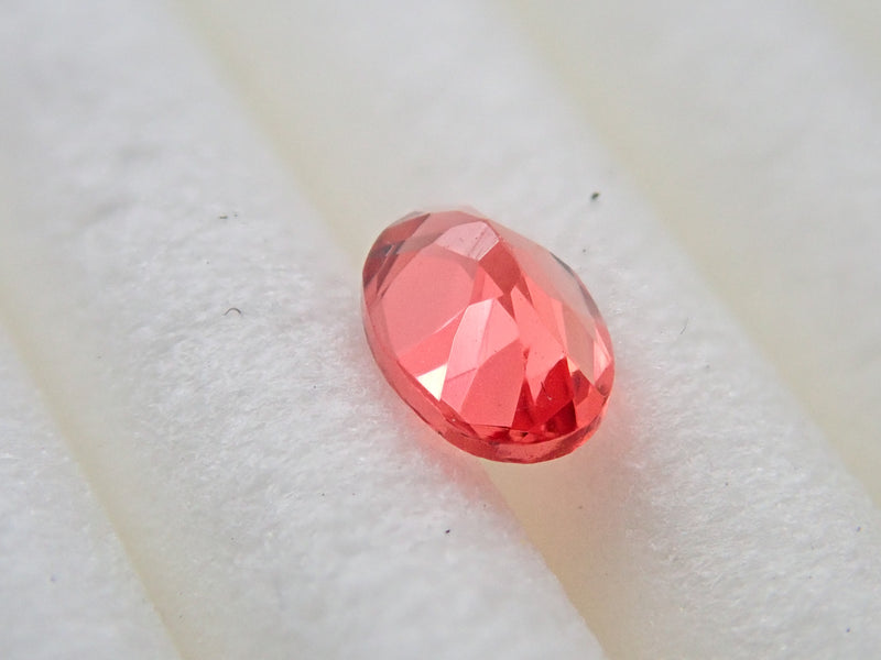 尖晶石 0.170 克拉裸石（粉紅橙色）