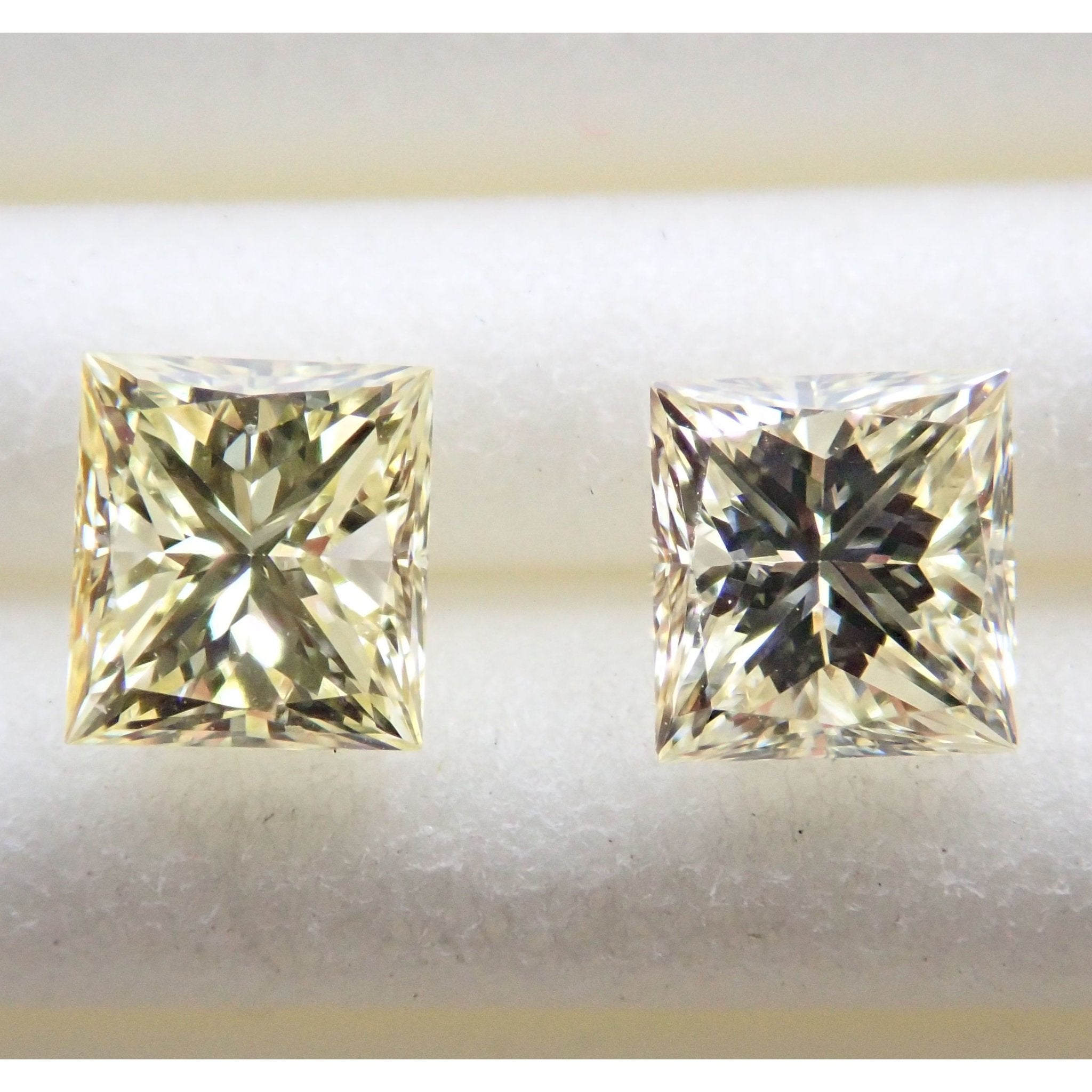 イエローダイヤモンド 0.434ct／0.443ctルース(LIGHT YELLOW / VERY LIGHT YELLOW, VVS2 / VVS2) - KARATZ STORE｜カラッツSTORE