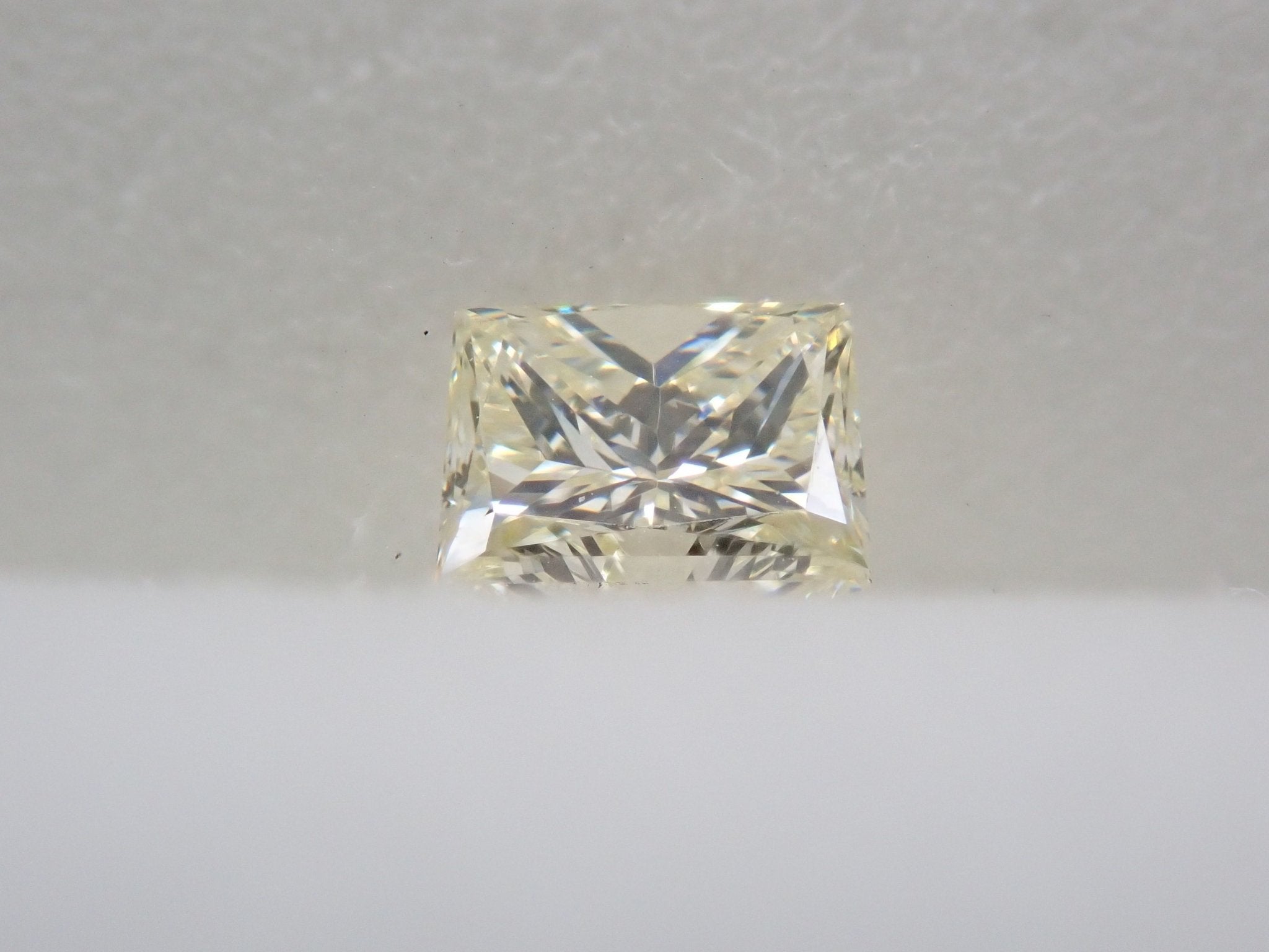 イエローダイヤモンド 0.434ct／0.443ctルース(LIGHT YELLOW / VERY LIGHT YELLOW, VVS2 / VVS2) - KARATZ STORE｜カラッツSTORE