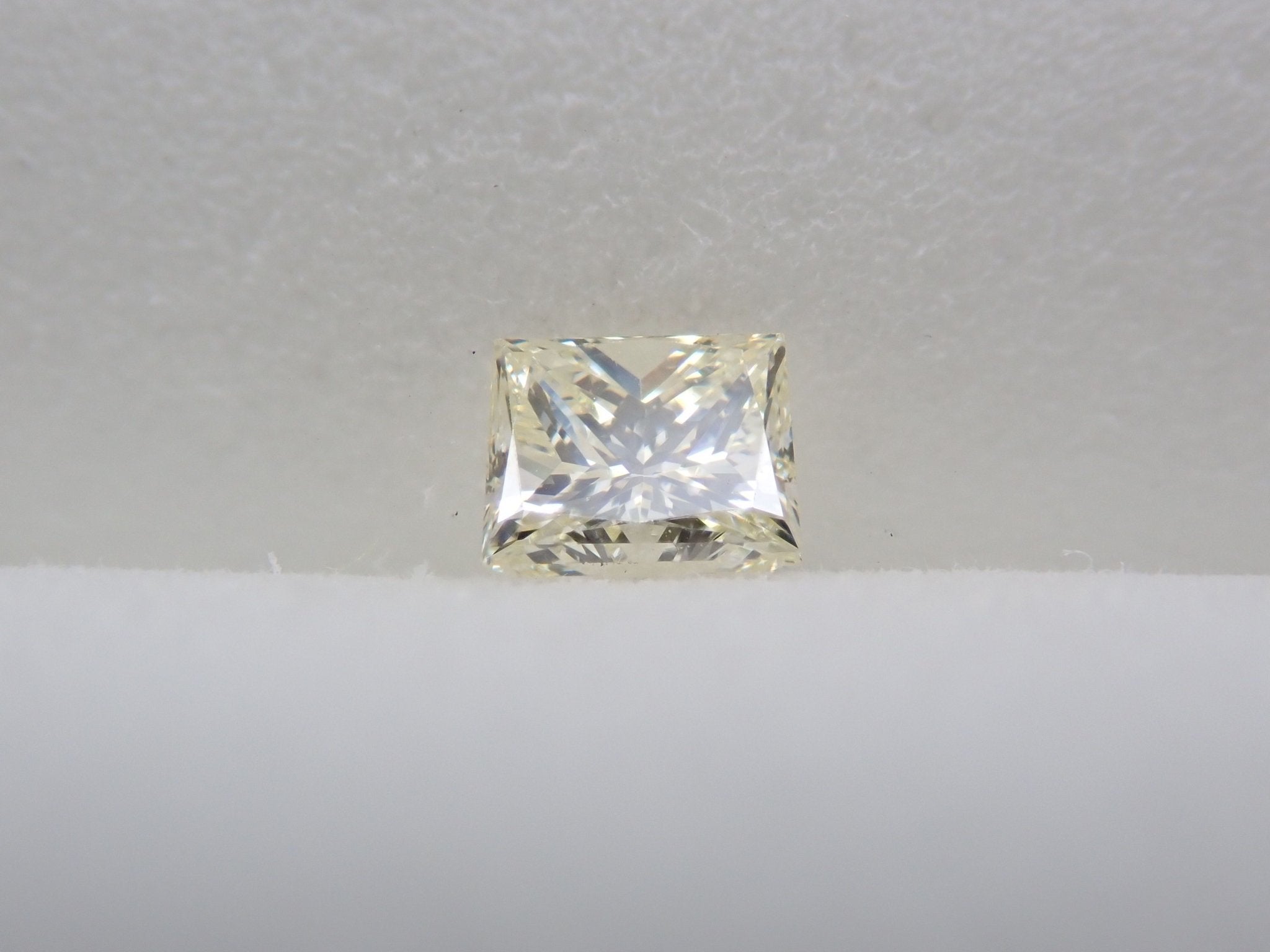 イエローダイヤモンド 0.434ct／0.443ctルース(LIGHT YELLOW / VERY LIGHT YELLOW, VVS2 / VVS2) - KARATZ STORE｜カラッツSTORE