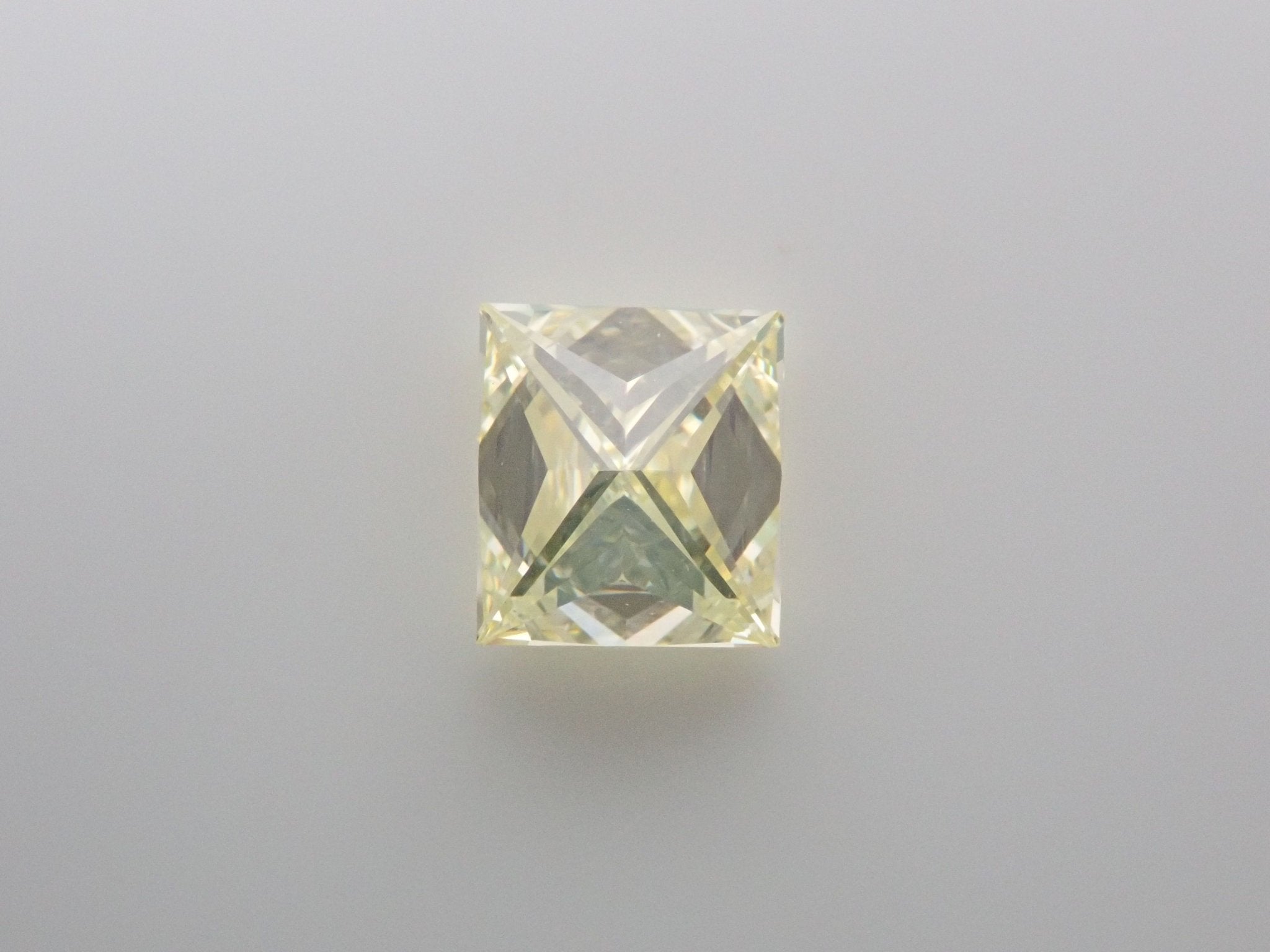 イエローダイヤモンド 0.434ct／0.443ctルース(LIGHT YELLOW / VERY LIGHT YELLOW, VVS2 / VVS2) - KARATZ STORE｜カラッツSTORE