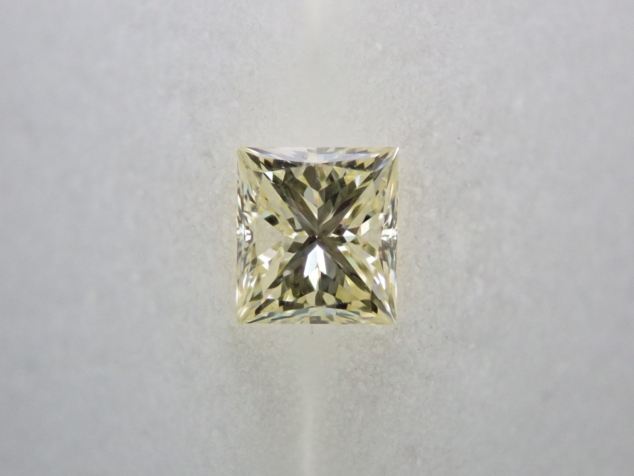 イエローダイヤモンド 0.434ct／0.443ctルース(LIGHT YELLOW / VERY LIGHT YELLOW, VVS2 / VVS2) - KARATZ STORE｜カラッツSTORE