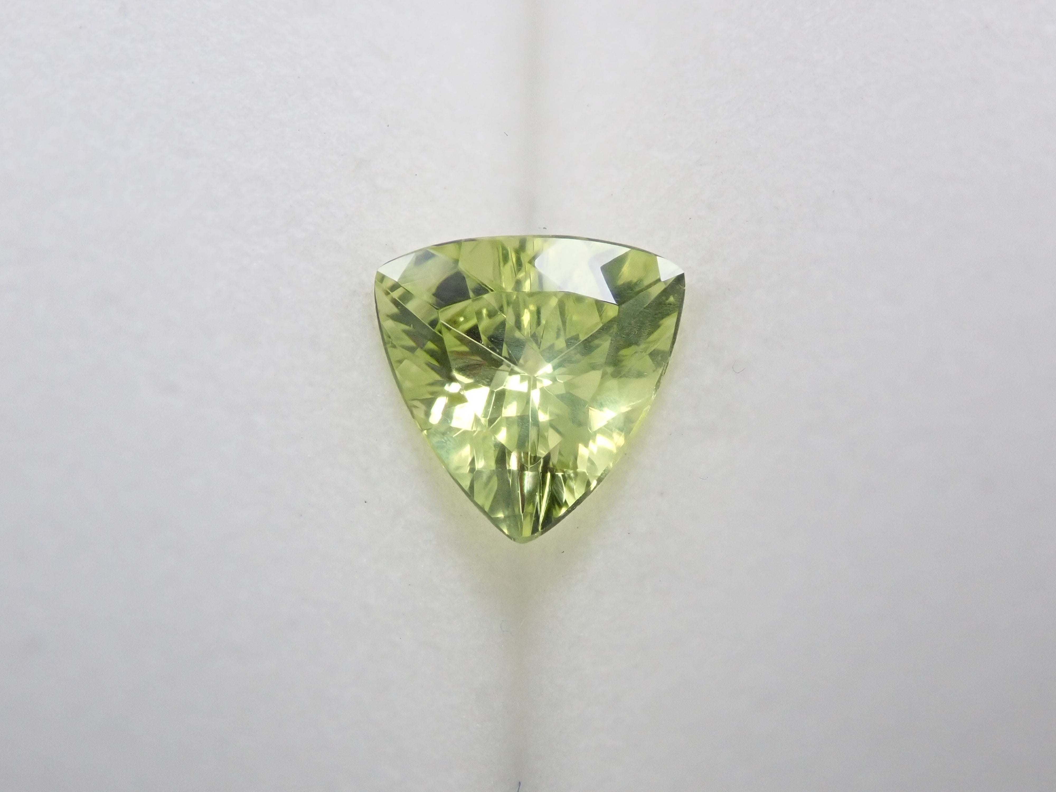 Parrot chrysoberyl 0.752ct loose