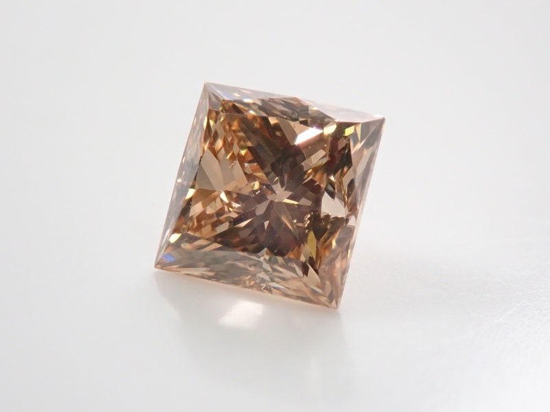 ファンシーブラウンダイヤモンド 0.739ctルース(FANCY LIGHT BROWN, SI1, プリンセスカット)