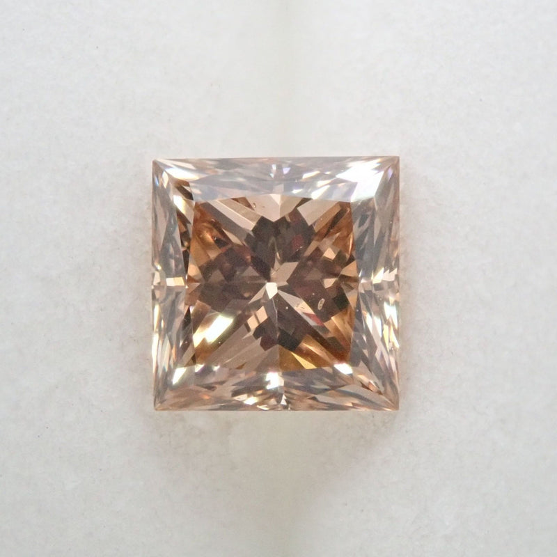 0.857ct プリンセス コニャックダイヤ  fancy brownクラリティVS2