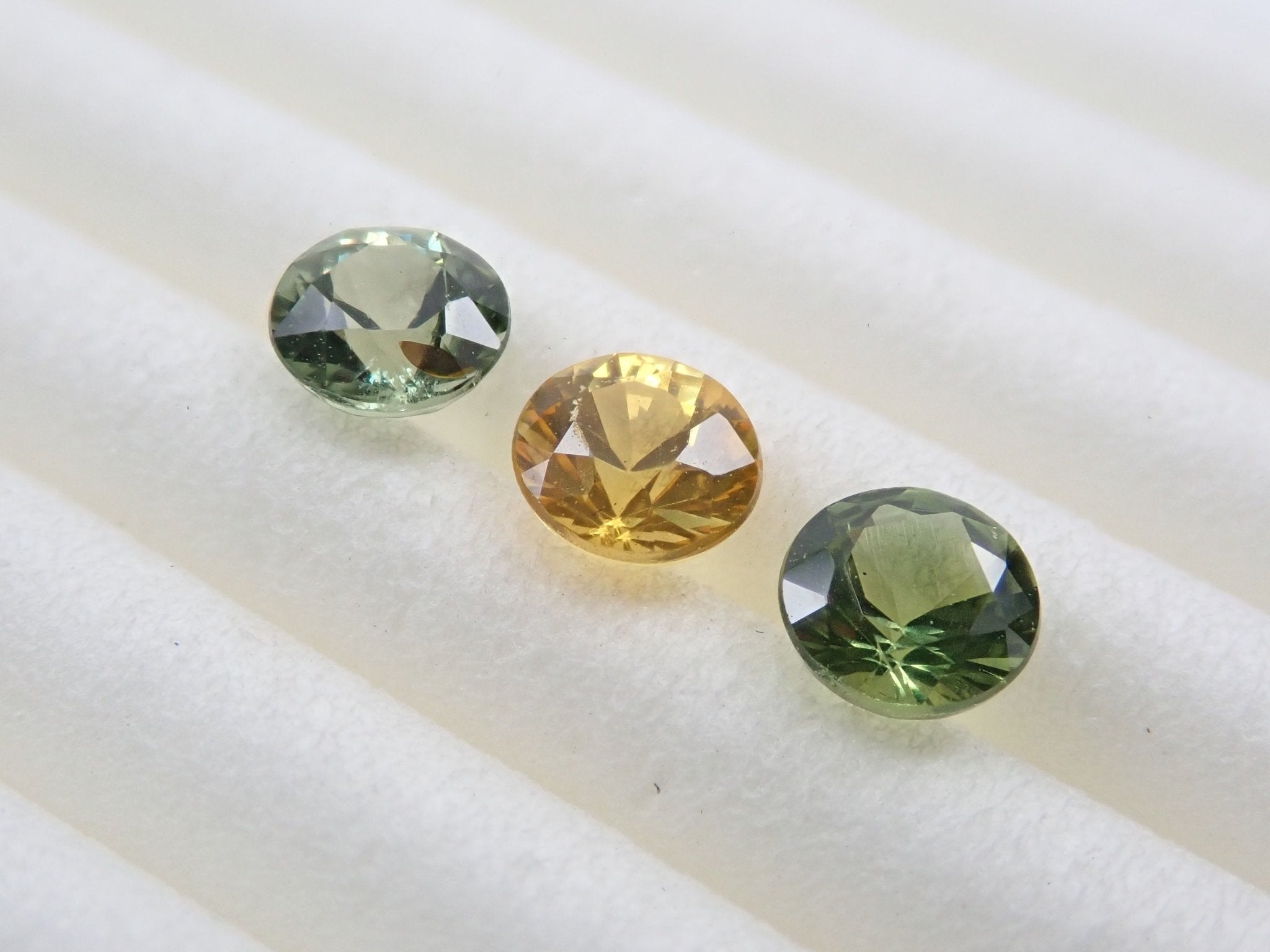 サファイア 0.858ct 3石セット - KARATZ STORE｜カラッツSTORE