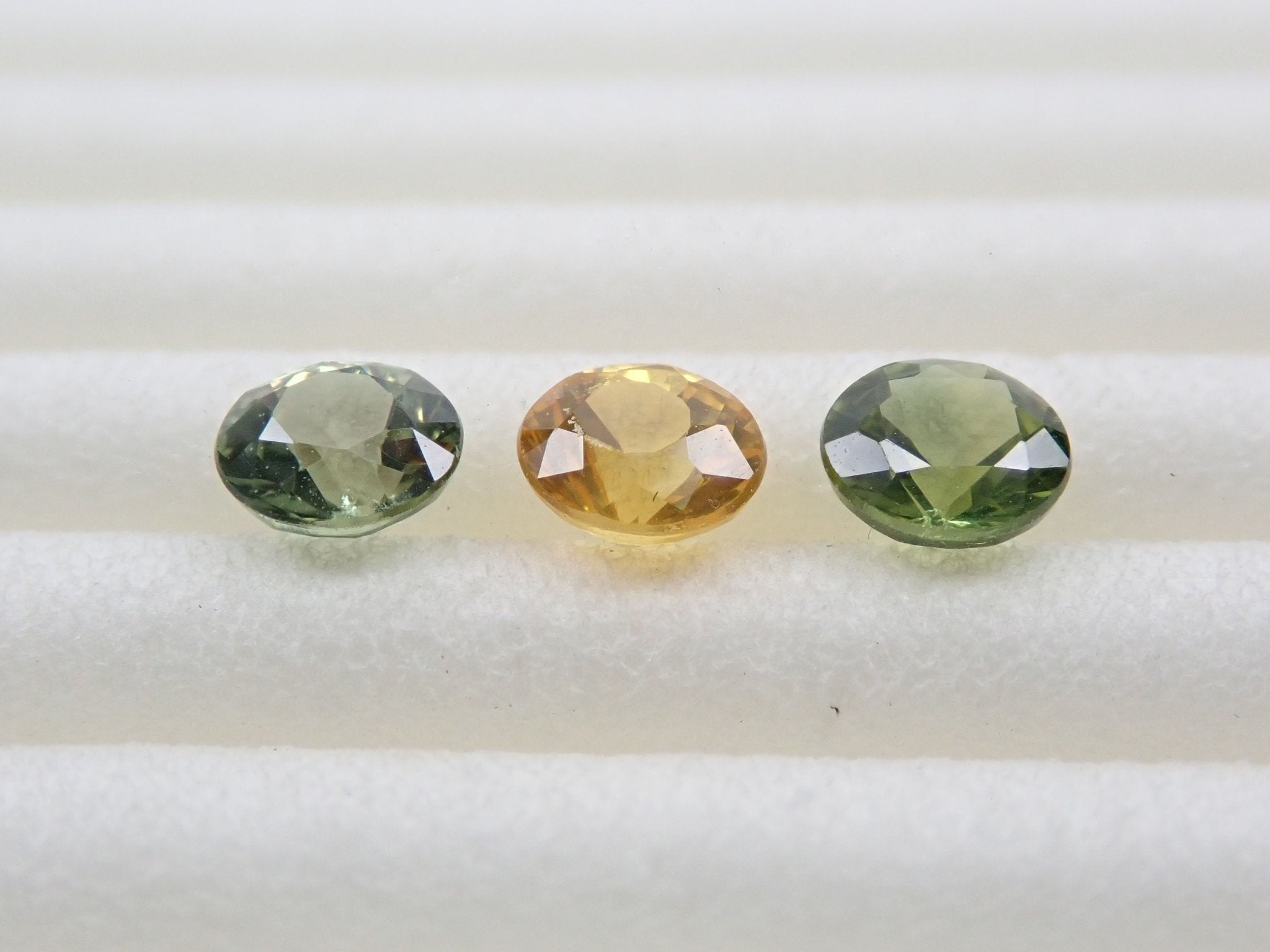 サファイア 0.858ct 3石セット - KARATZ STORE｜カラッツSTORE