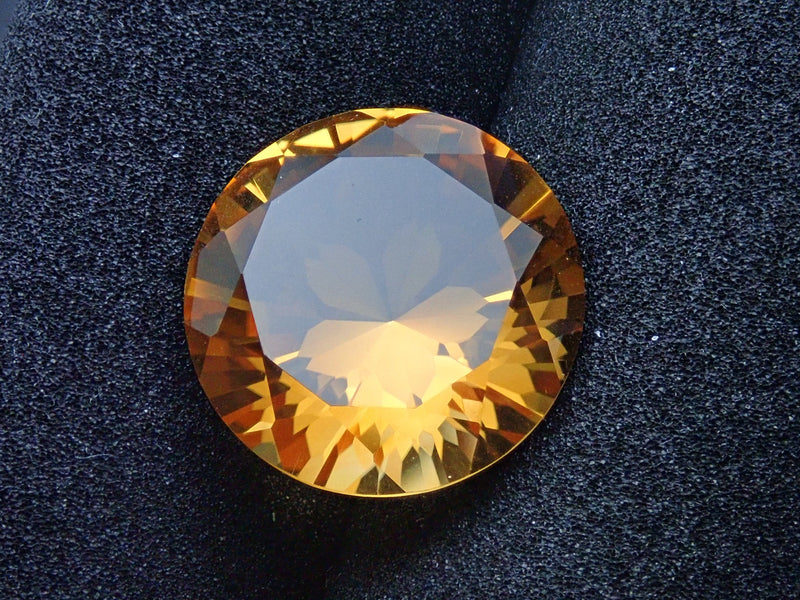 黃水晶 10.54 克拉裸石（櫻花切割）