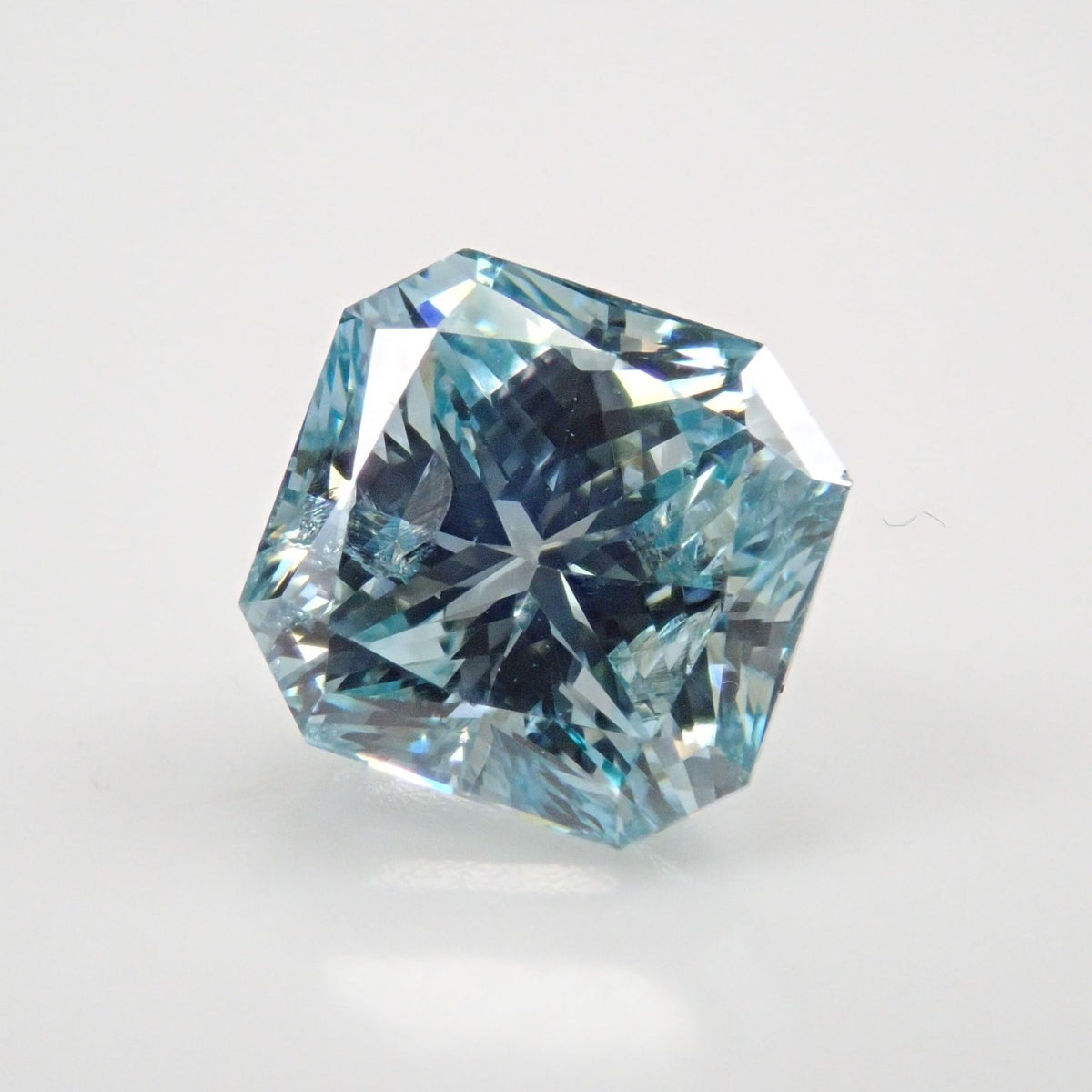 FANCY 喋れ VIVID BLUE DIAMOND 0.305ct I1 ルース