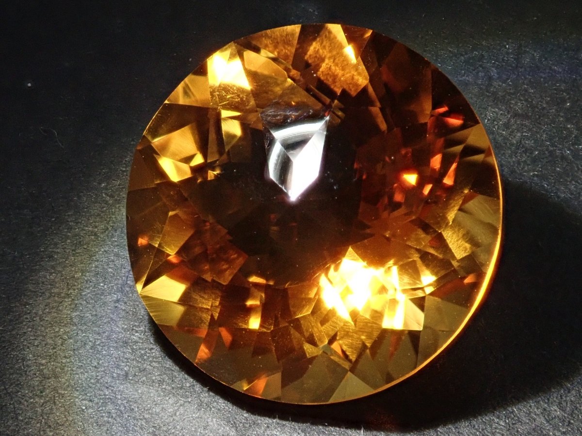 【カメリアカット】シトリン 13.885ct《コラボ》ルース《11月誕生石》ワッペン付 - カラッツSTORE