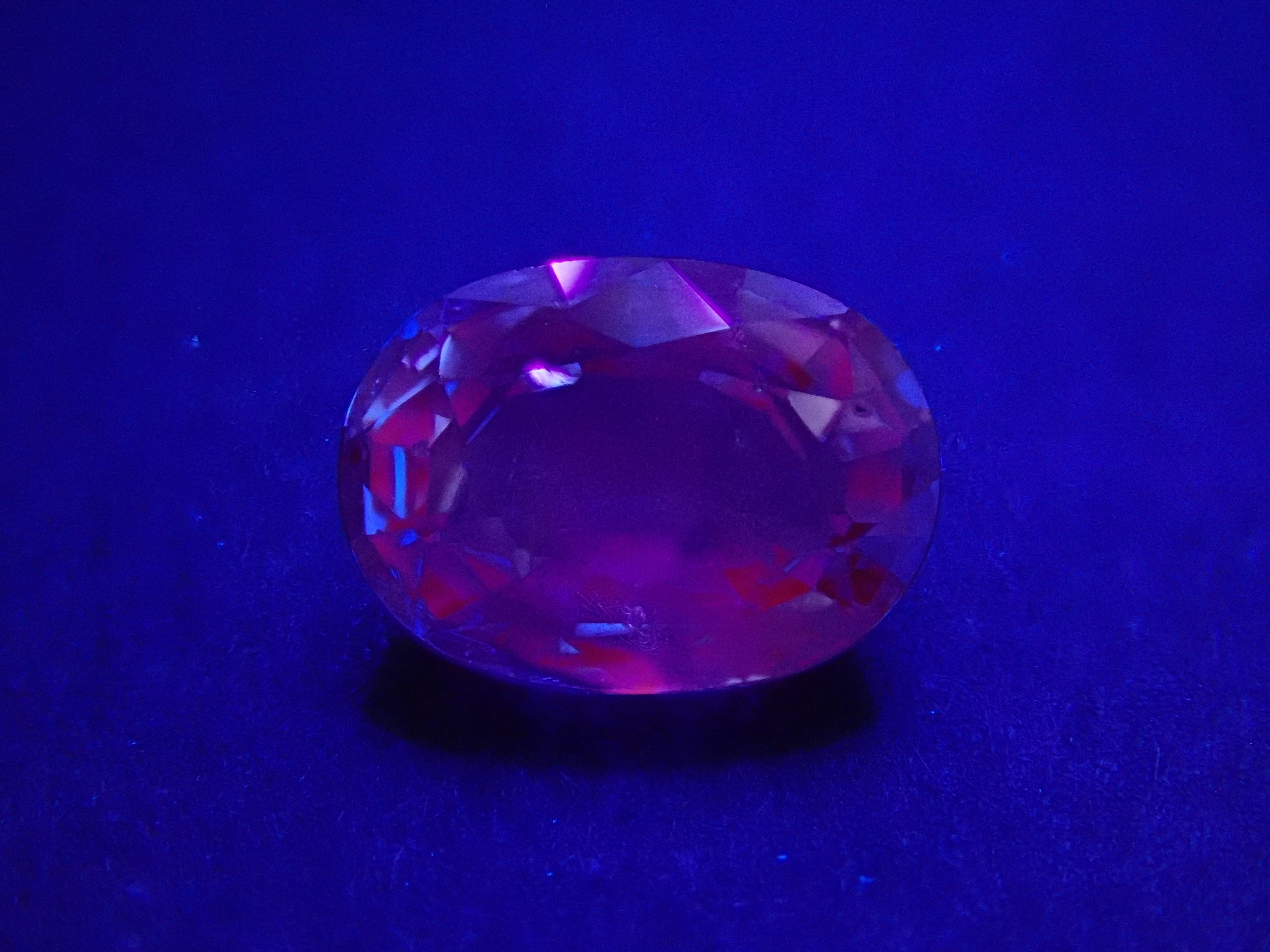 Sapphire (UV type) 0.699ct loose