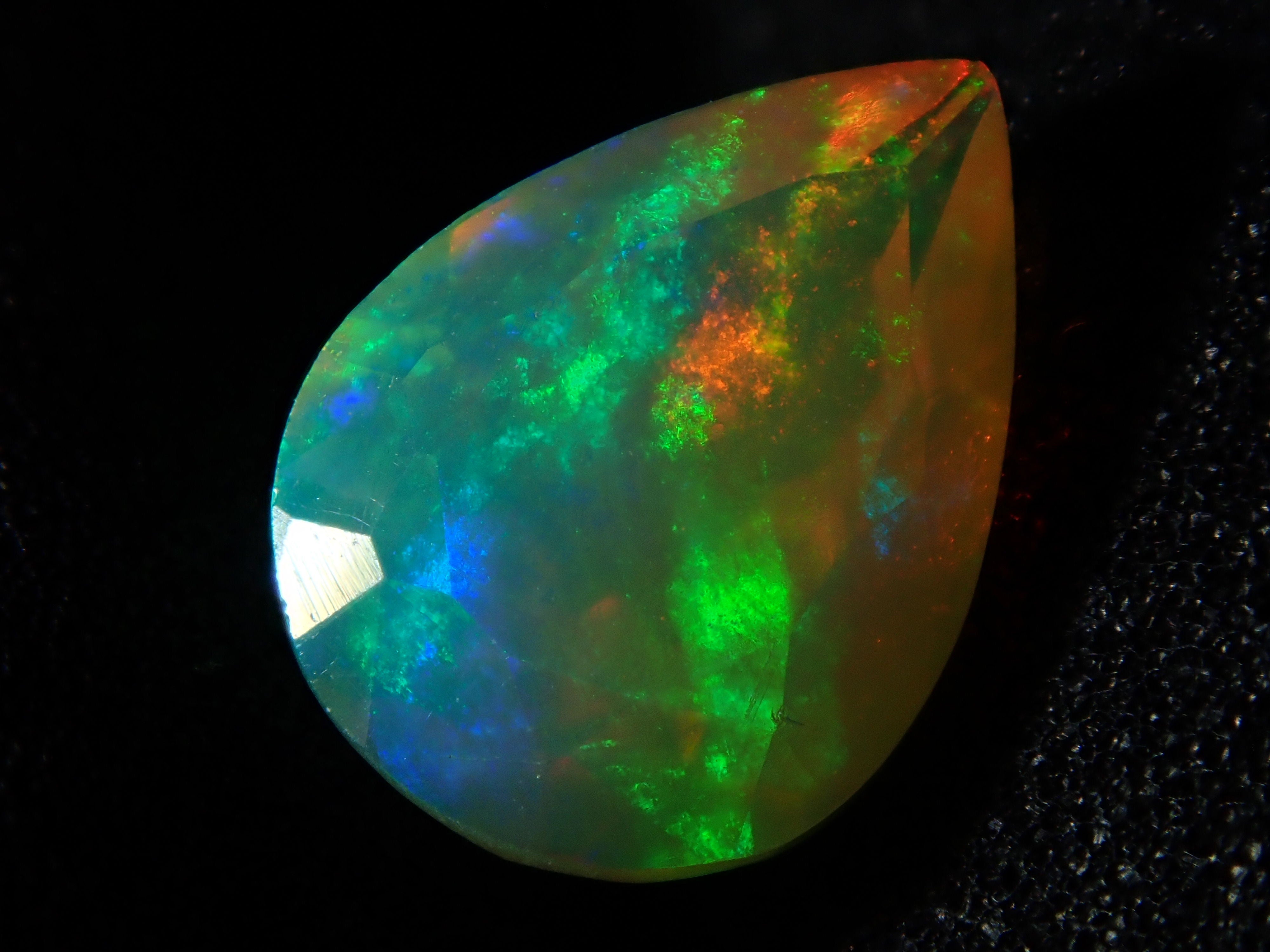 Fire opal 0.721ct loose (faceted cut)