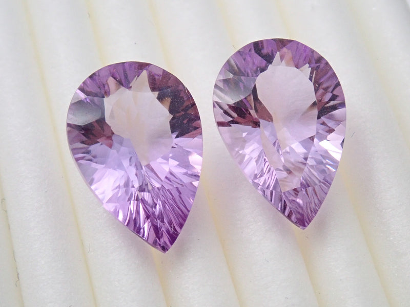 紫水晶 2 顆寶石鑲嵌 4.698 克拉裸石（凹面切割）