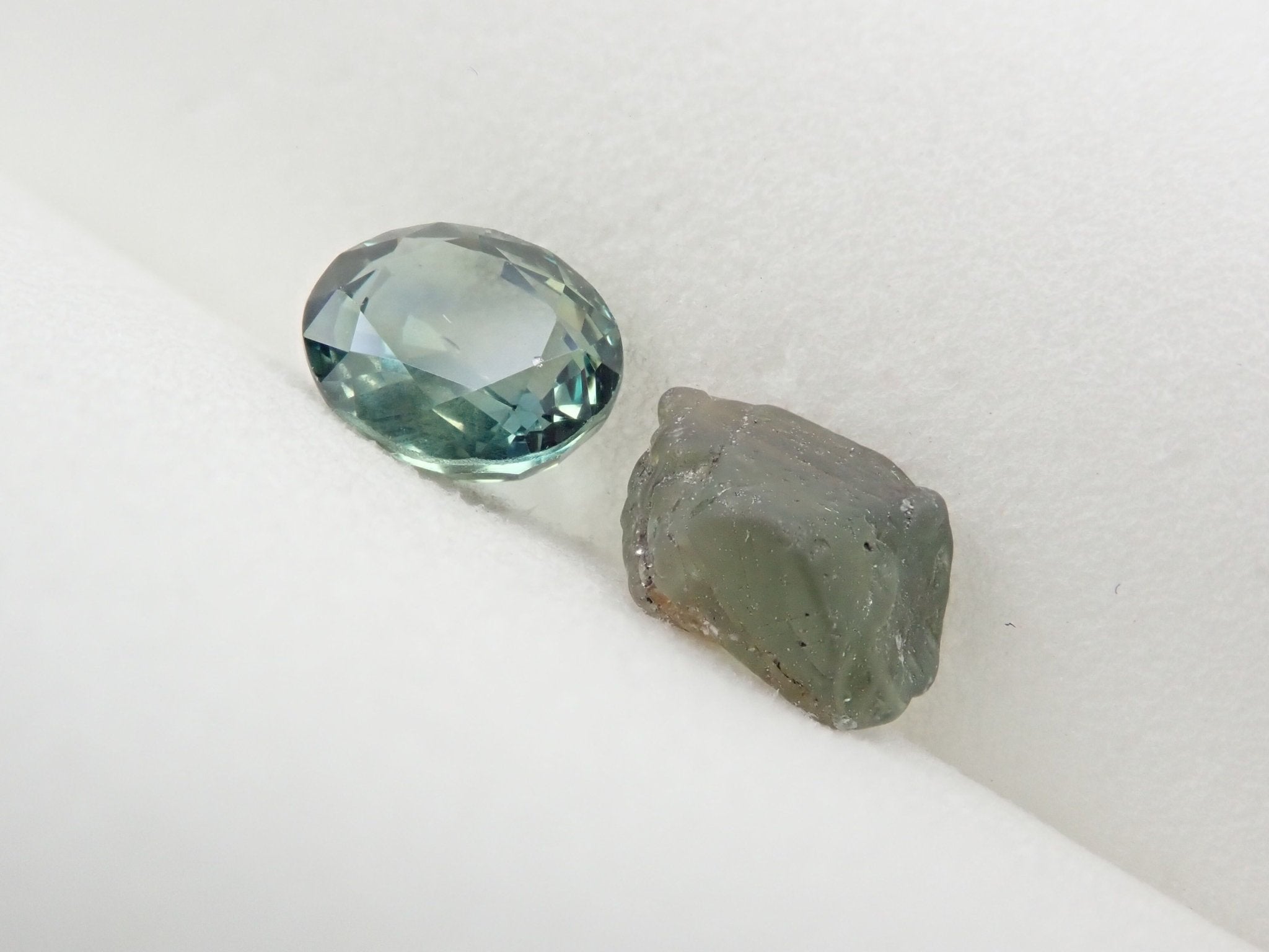 グリーンサファイア原石1.70ct・ルース1.361ct セット - KARATZ STORE｜カラッツSTORE