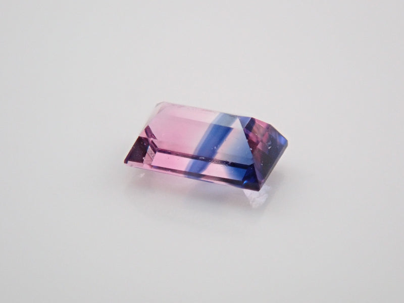 Bicolor sapphire 0.091ct loose
