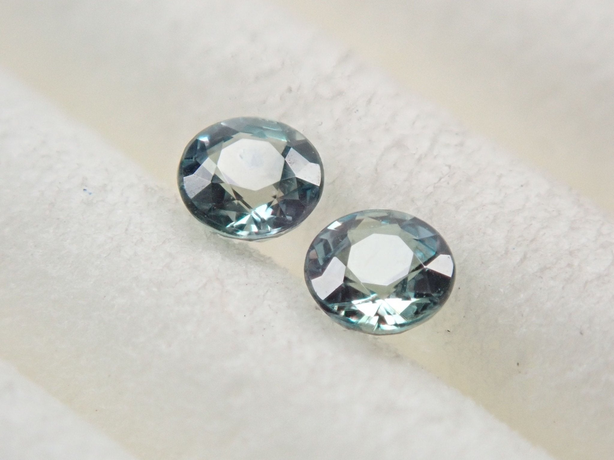 ブラジル産アレキサンドライト 2石セット 0.108ct - KARATZ STORE｜カラッツSTORE