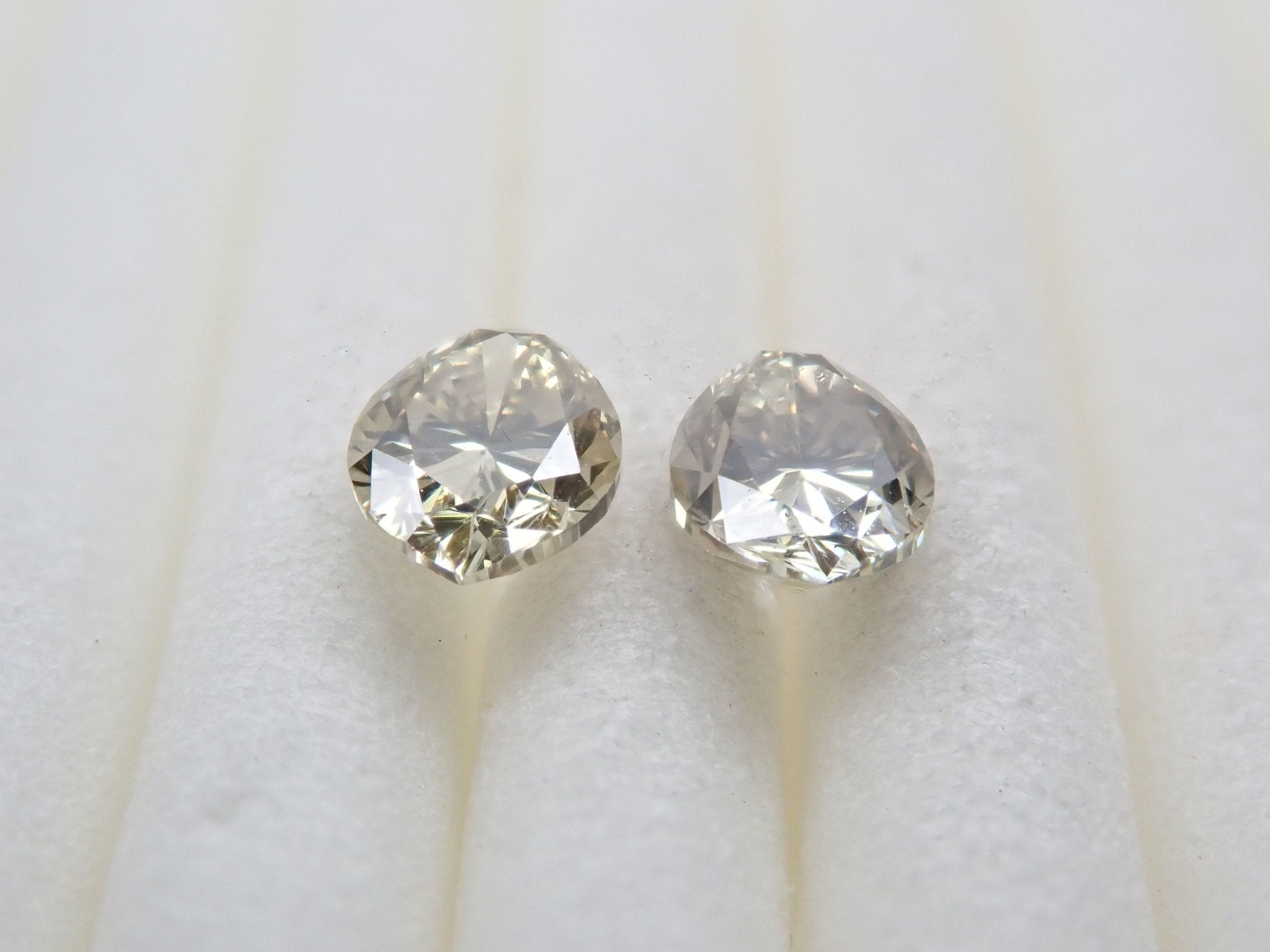 ダイヤモンド2石セット 0.579ct（蛍光タイプ） - KARATZ STORE｜カラッツSTORE