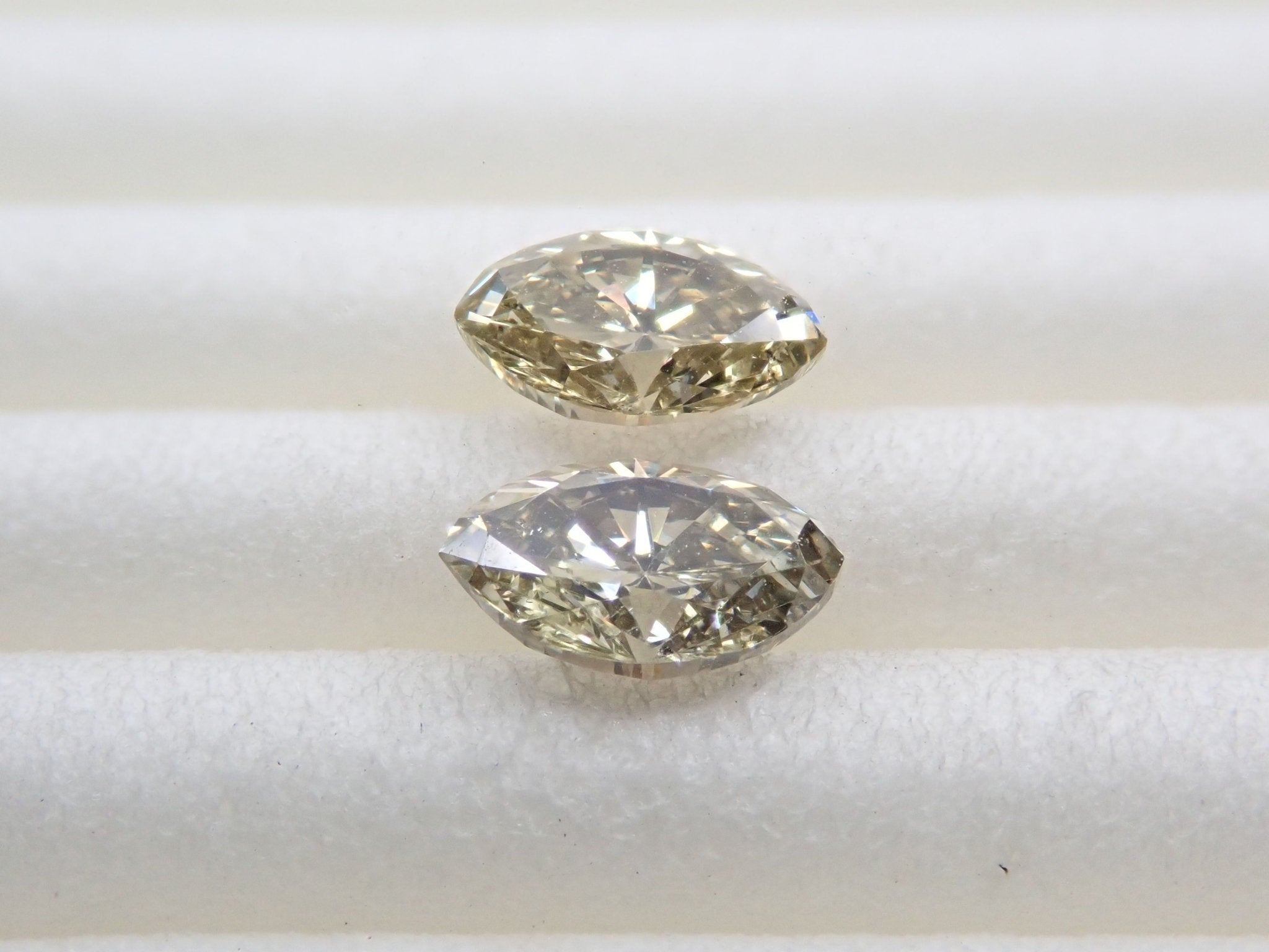 ダイヤモンド2石セット 0.579ct（蛍光タイプ） - KARATZ STORE｜カラッツSTORE