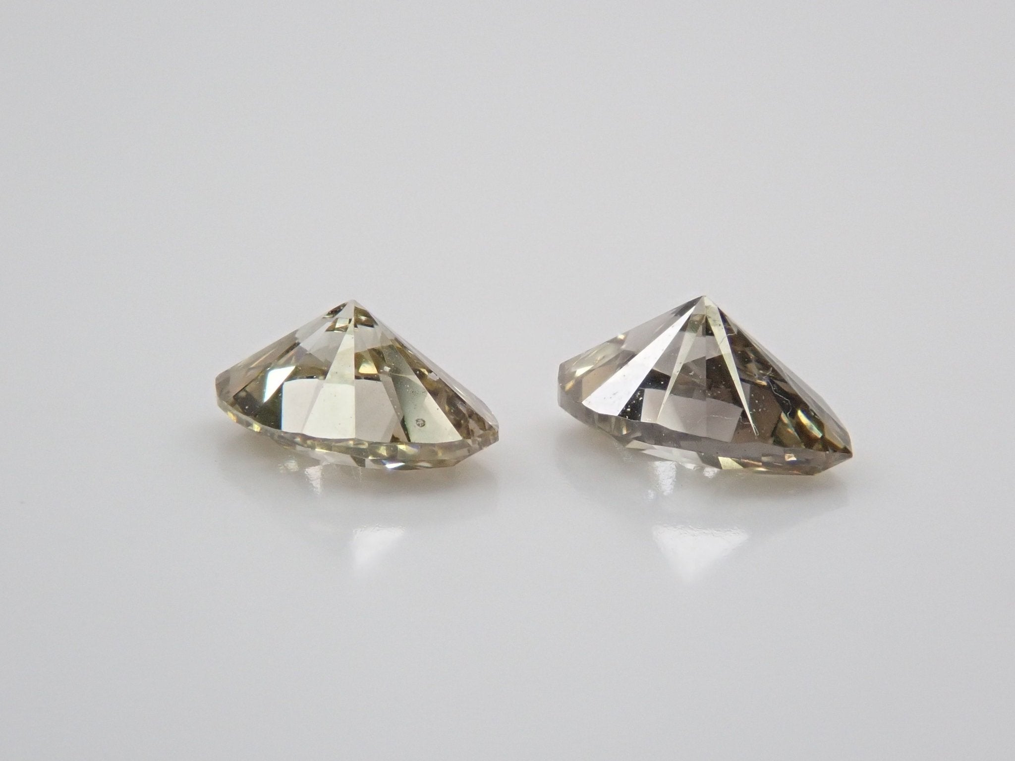 ダイヤモンド2石セット 0.579ct（蛍光タイプ） - KARATZ STORE｜カラッツSTORE