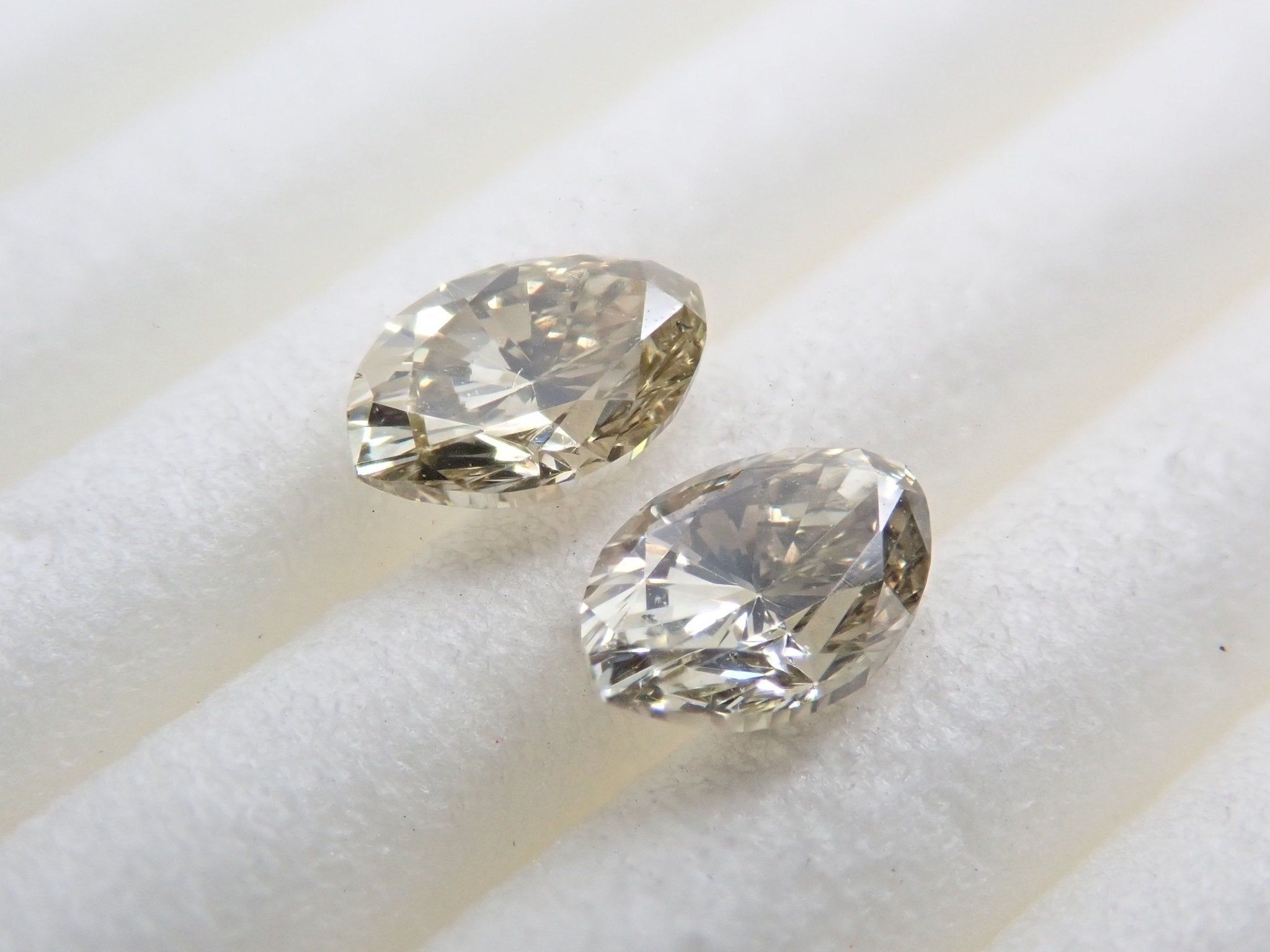 ダイヤモンド2石セット 0.579ct（蛍光タイプ） - KARATZ STORE｜カラッツSTORE