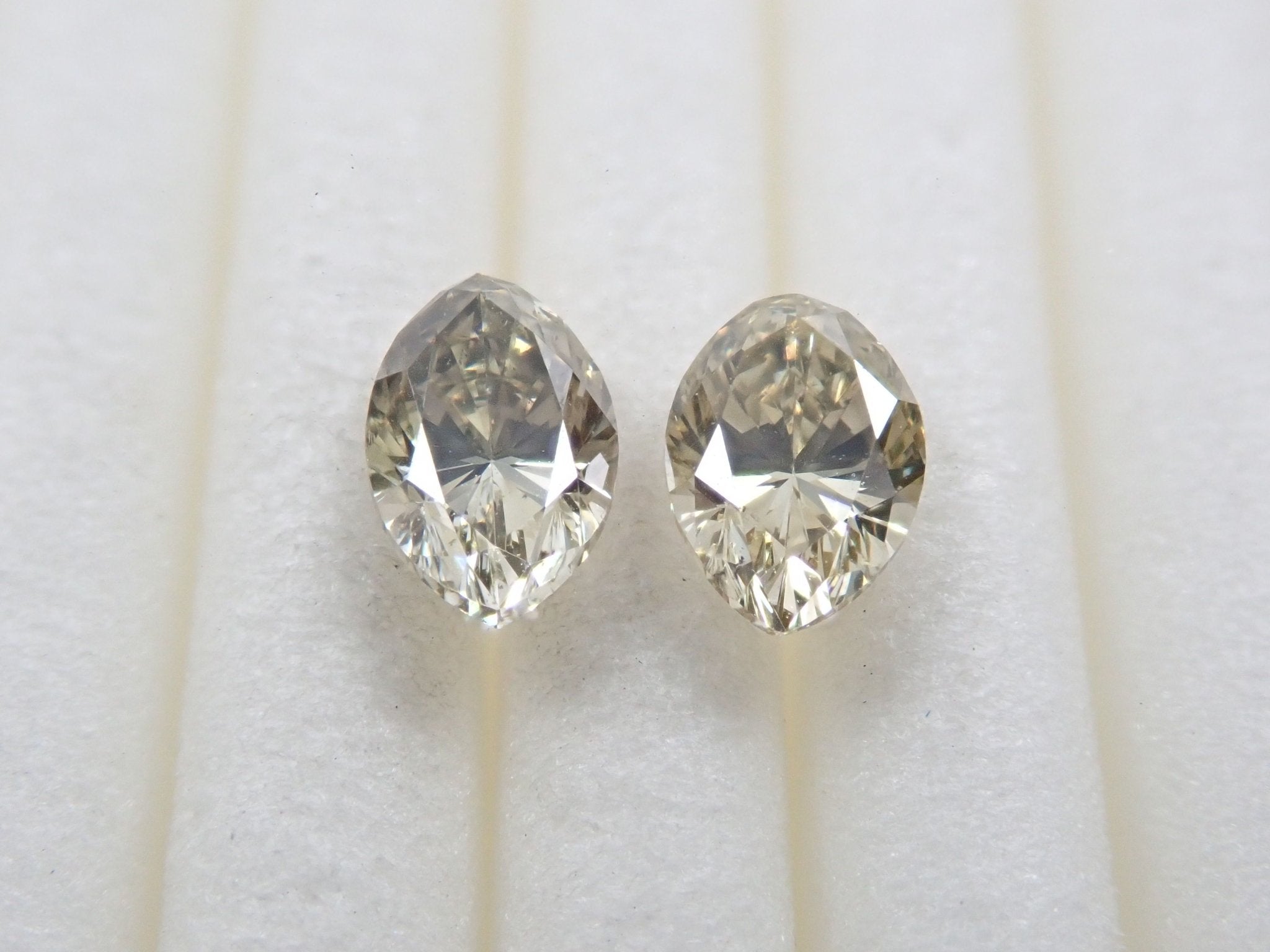 ダイヤモンド2石セット 0.579ct（蛍光タイプ） - KARATZ STORE｜カラッツSTORE