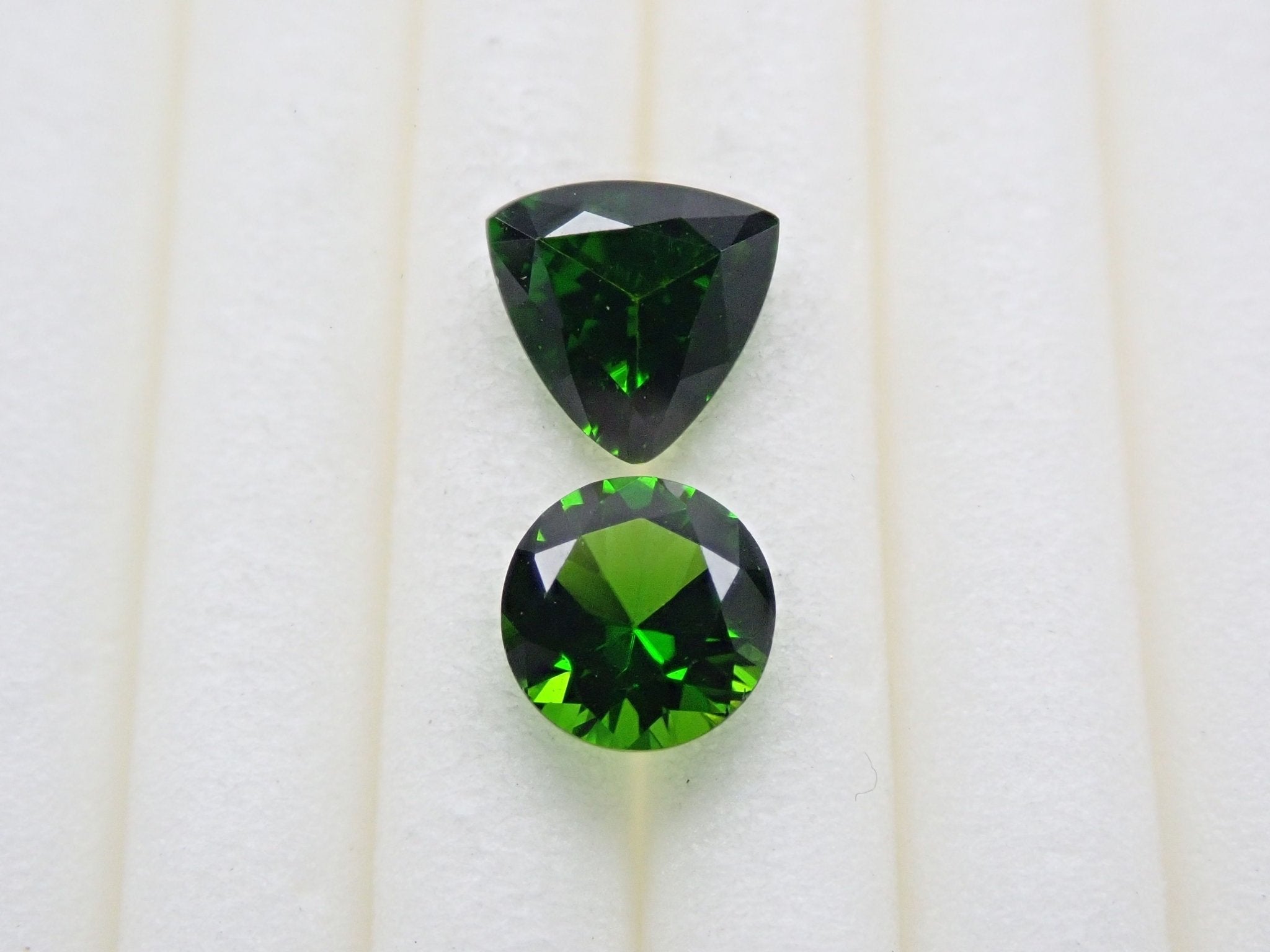 ダイオプサイド2石セット 0.743ct - KARATZ STORE｜カラッツSTORE