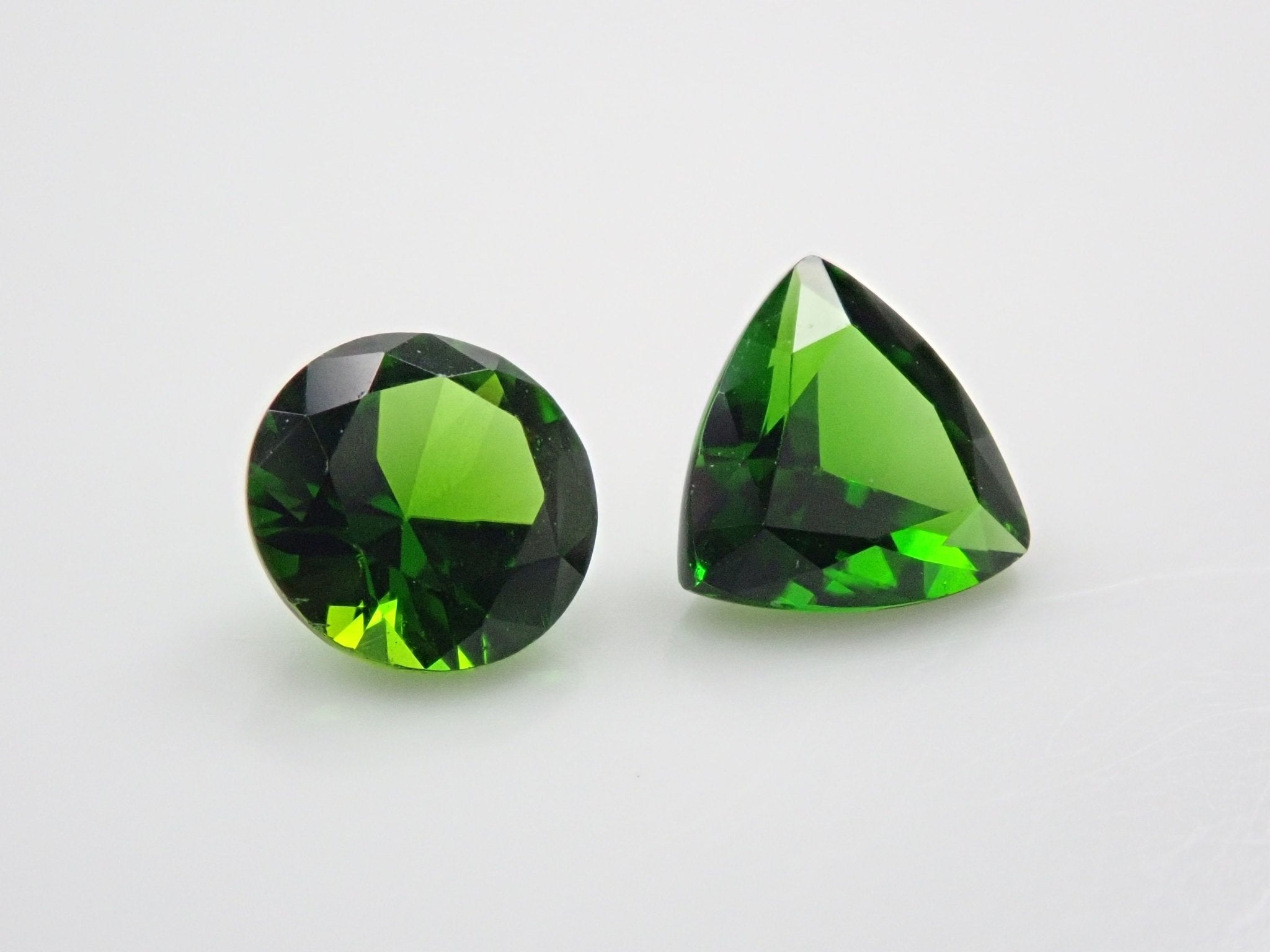 ダイオプサイド2石セット 0.743ct - KARATZ STORE｜カラッツSTORE